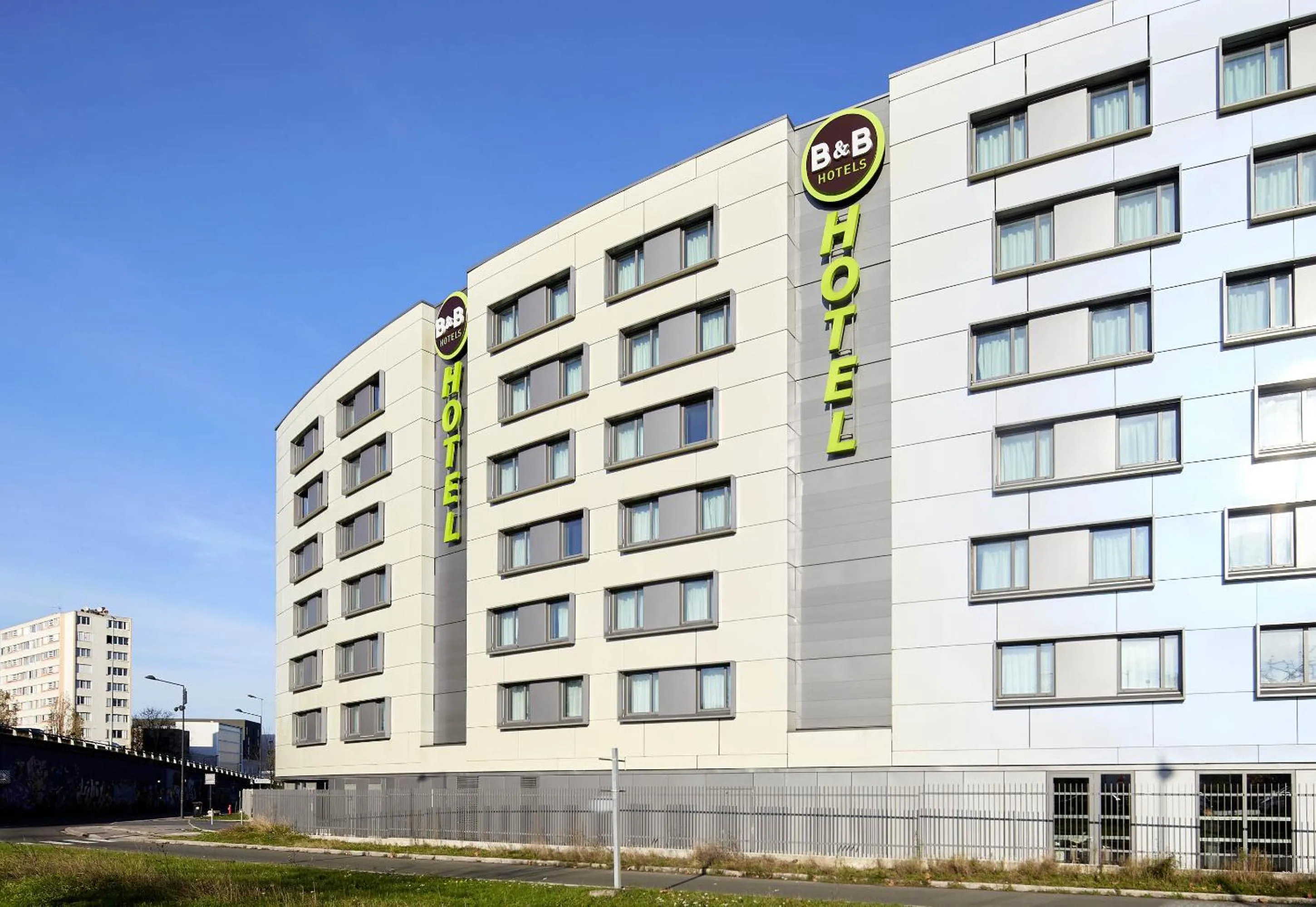 Property building in B&B HOTEL Saint-Denis Porte de Paris
