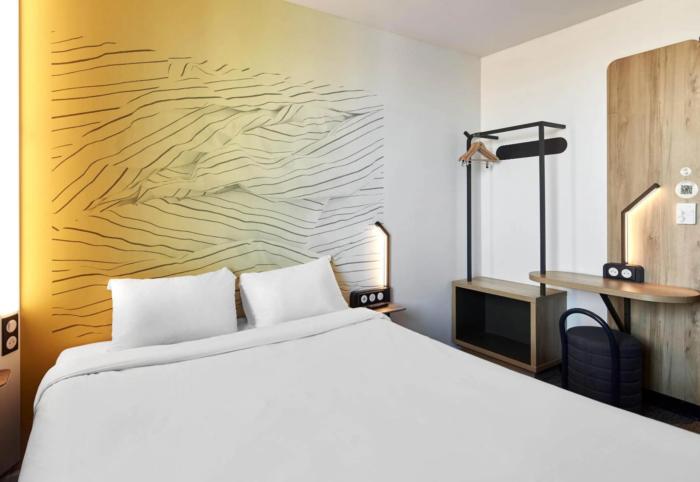 Bedroom, Bed in B&B HOTEL Saint-Denis Porte de Paris