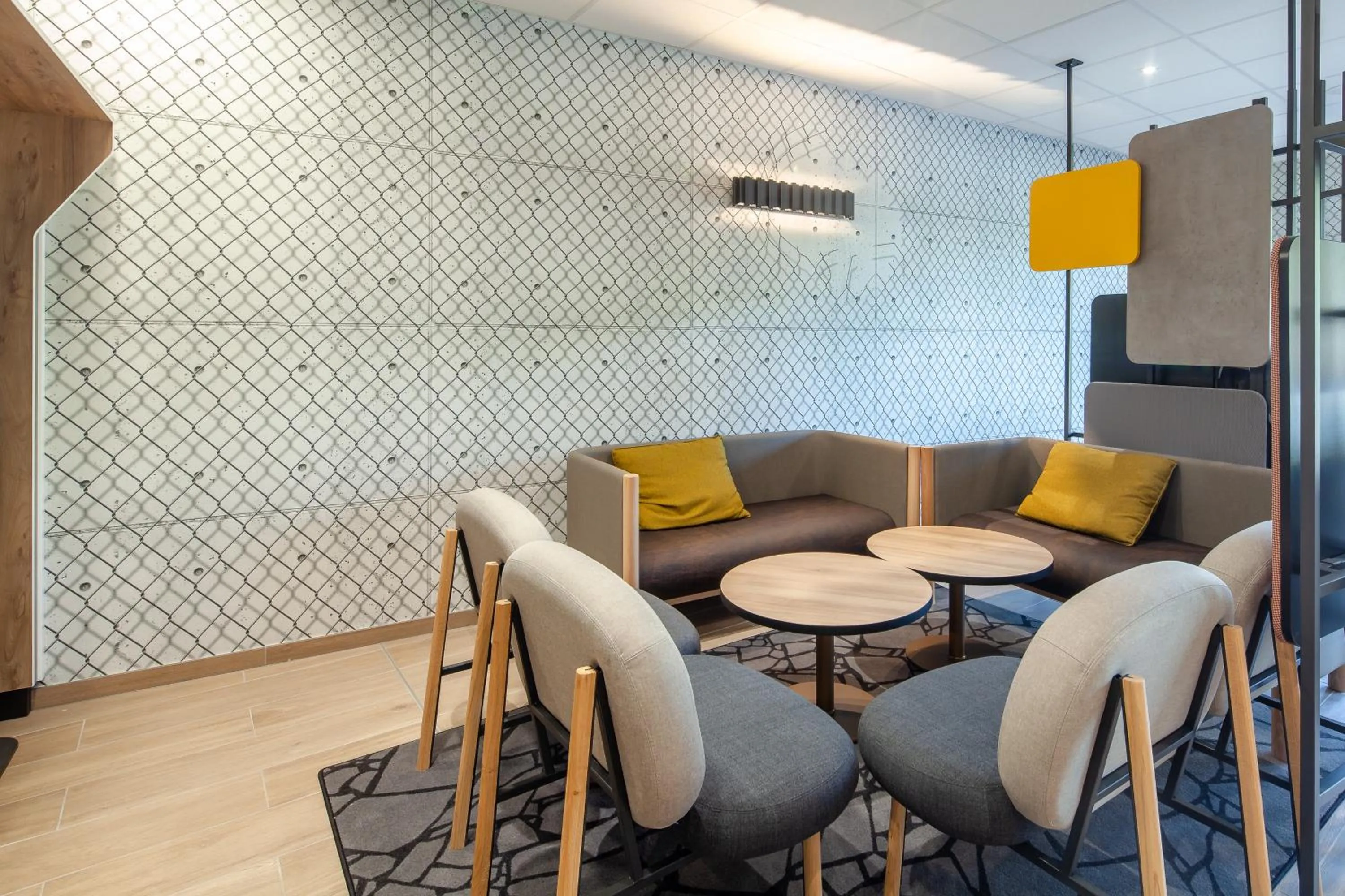 Communal lounge/ TV room in B&B HOTEL Saint-Denis Porte de Paris