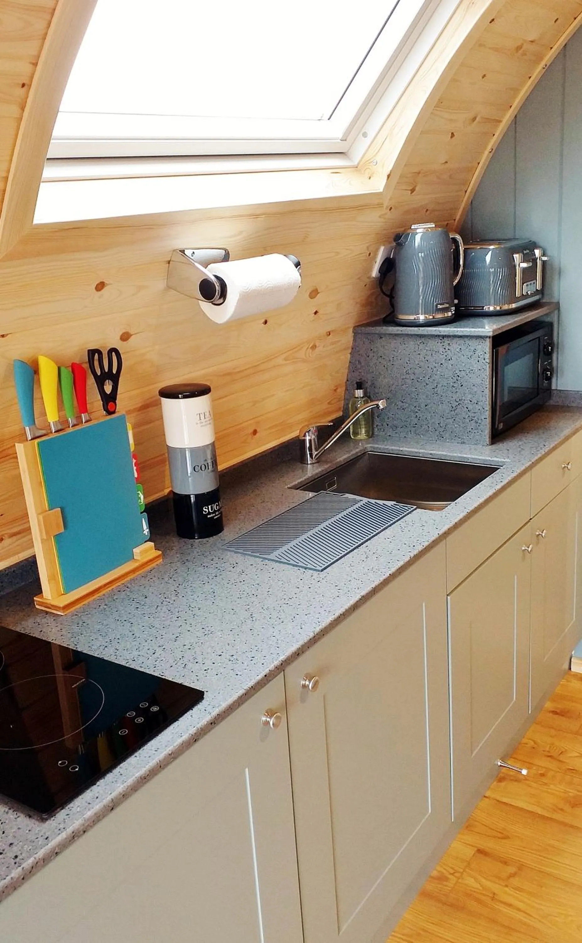 Kitchen or kitchenette in North Star Glamping