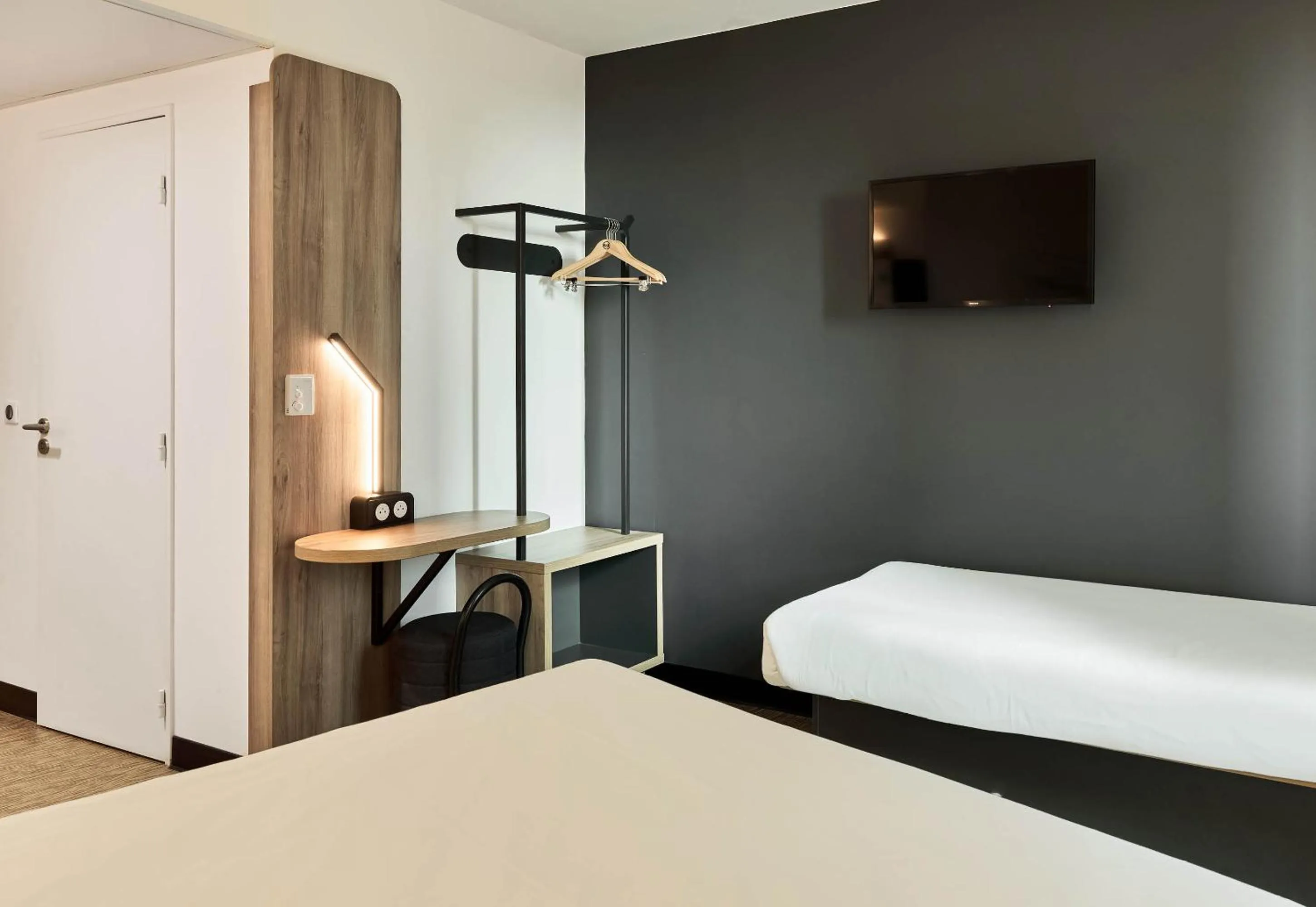 Bedroom, Bed in B&B HOTEL Paris Porte de Bagnolet