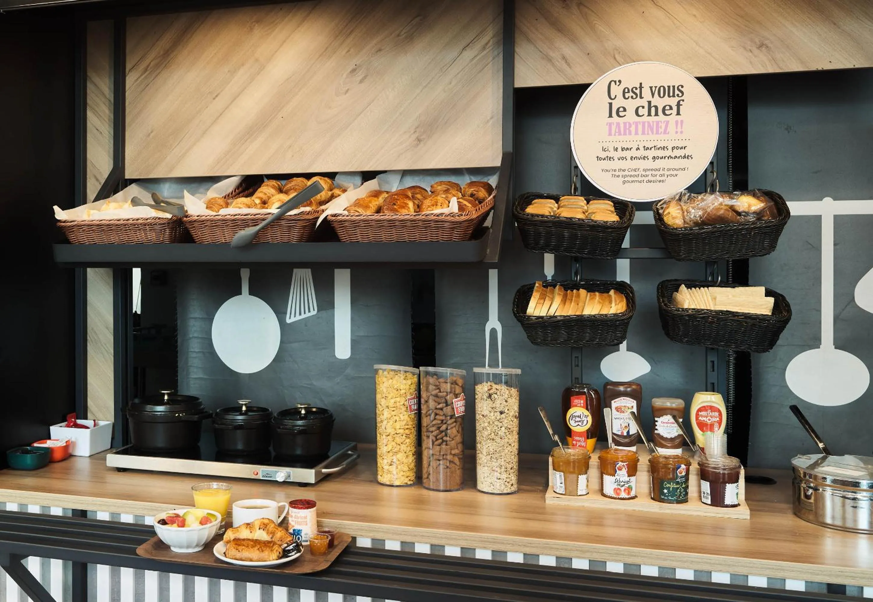 Buffet breakfast in B&B HOTEL Paris Porte de Bagnolet