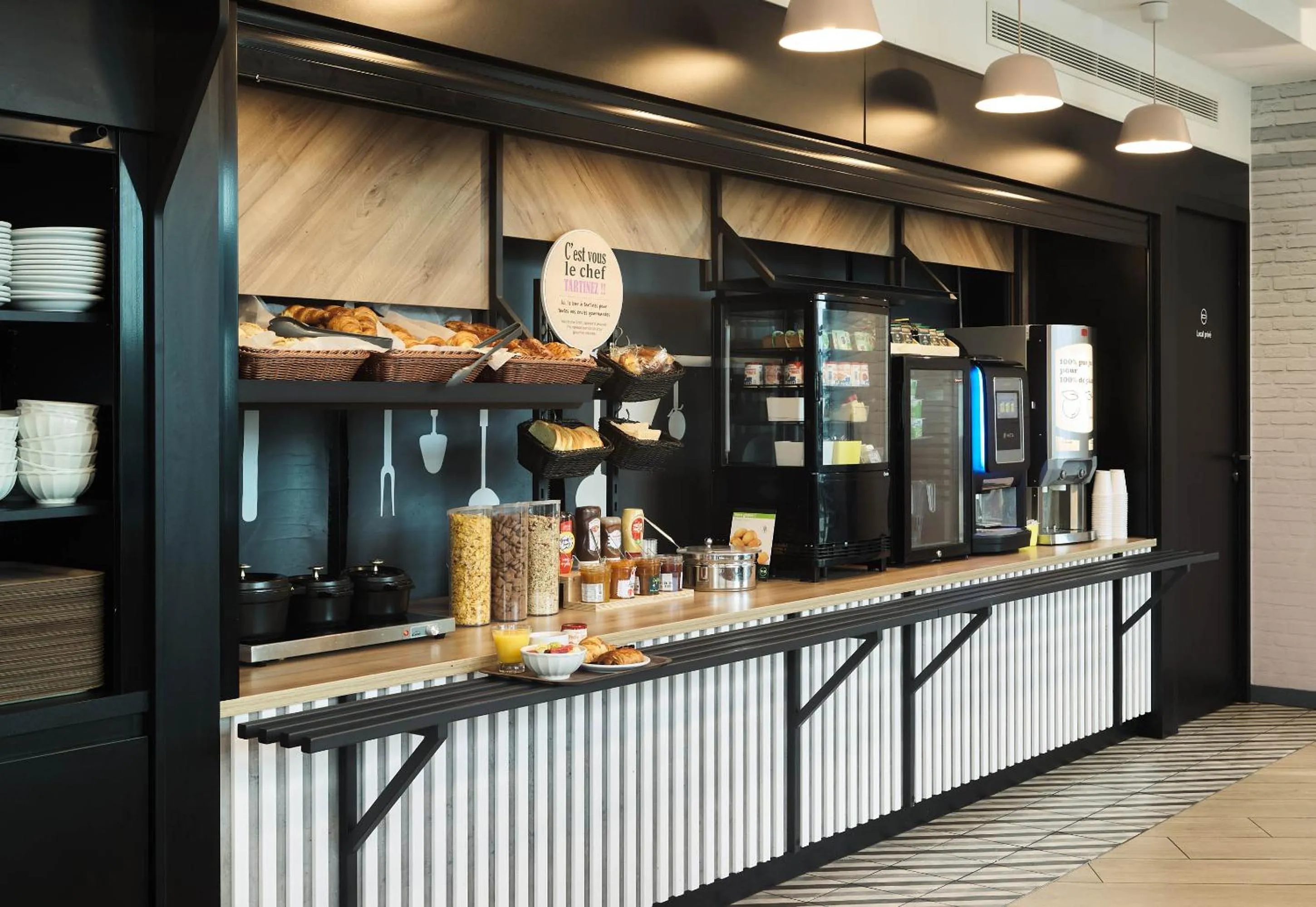 Buffet breakfast in B&B HOTEL Paris Porte de Bagnolet