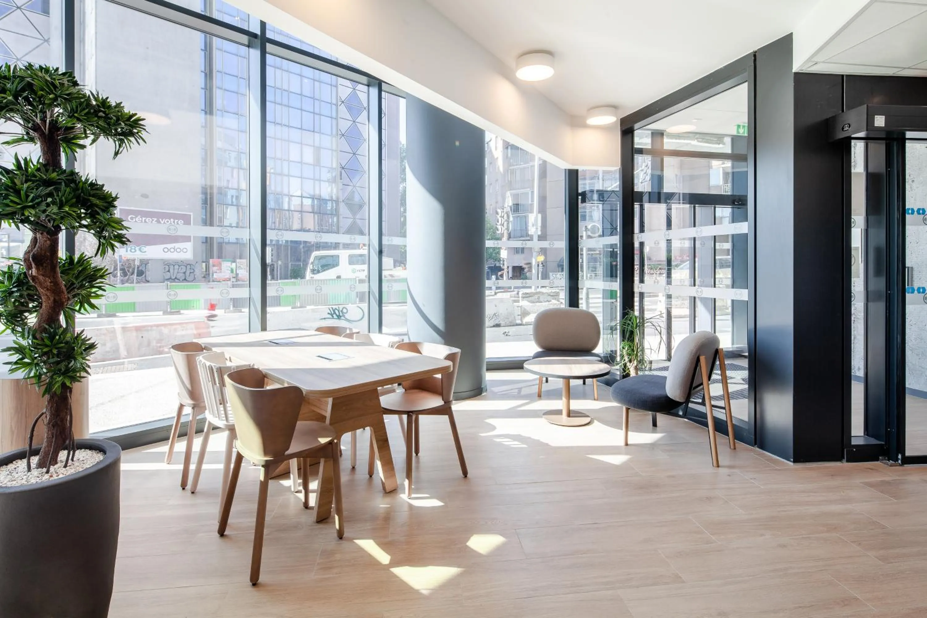 Communal lounge/ TV room in B&B HOTEL Paris Porte de Bagnolet