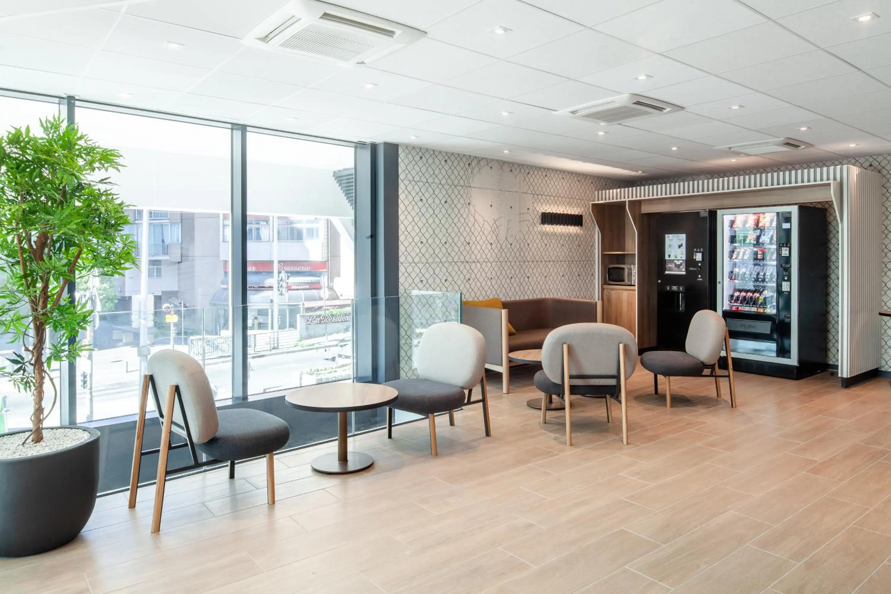 Communal lounge/ TV room in B&B HOTEL Paris Porte de Bagnolet