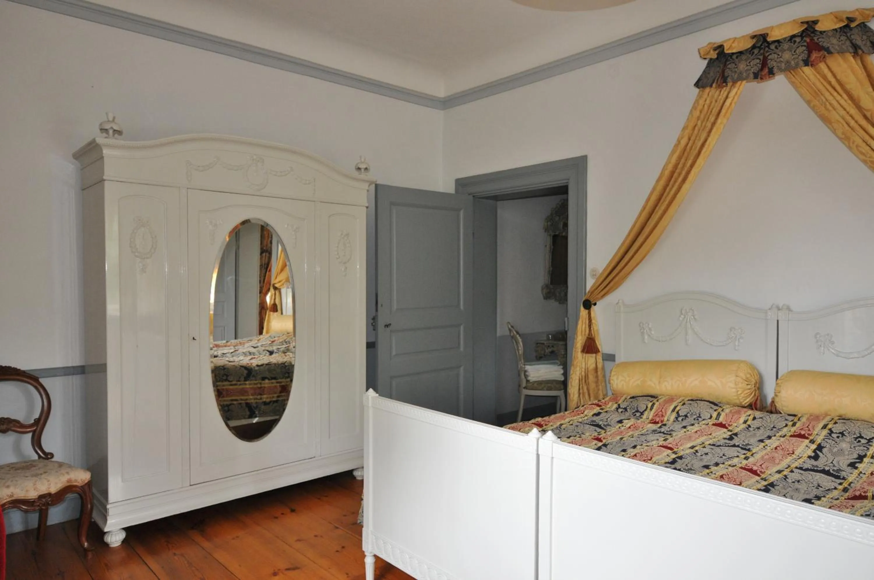 Photo of the whole room, Bed in Husby Säteri