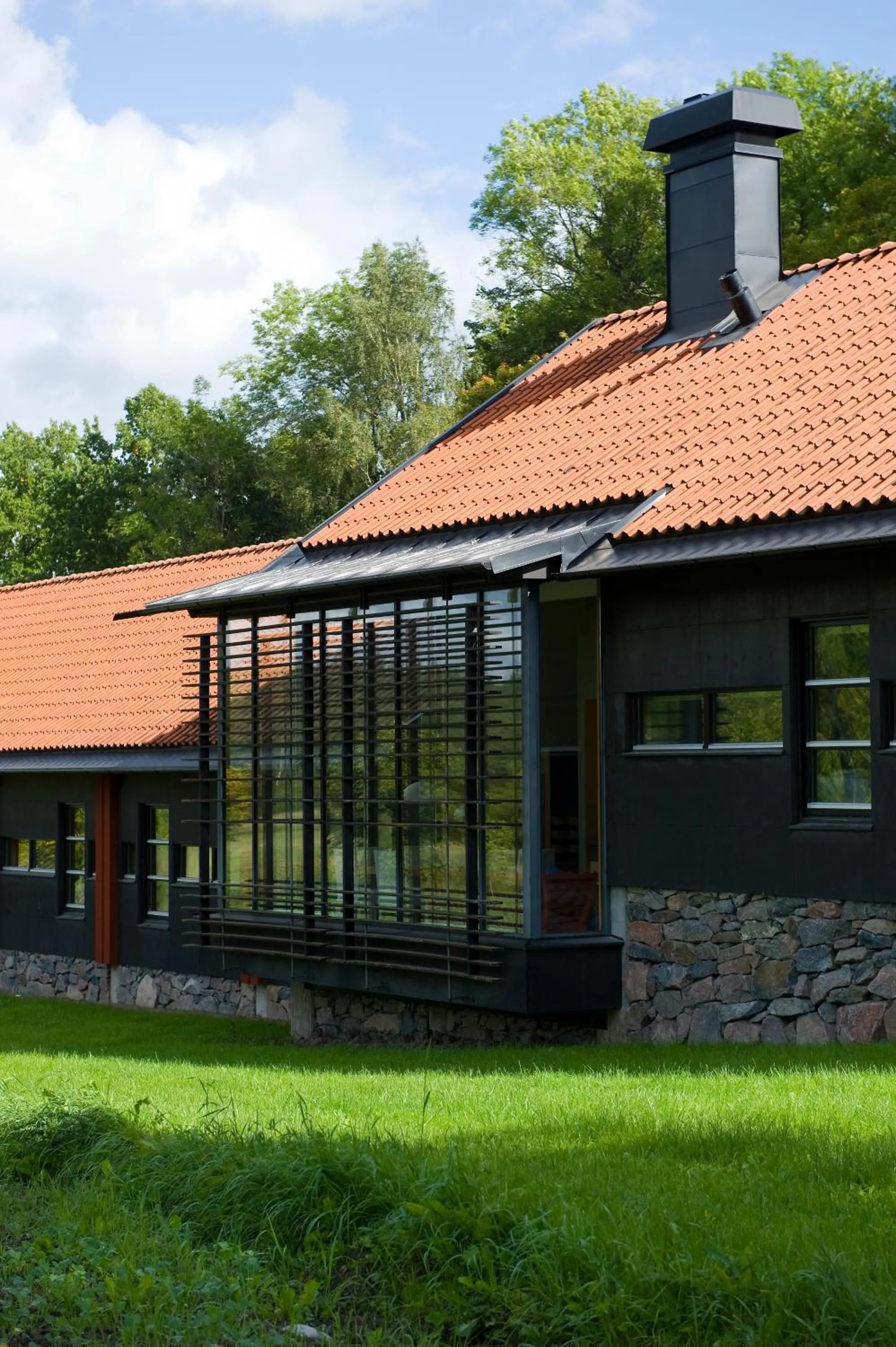 Property building in Husby Säteri