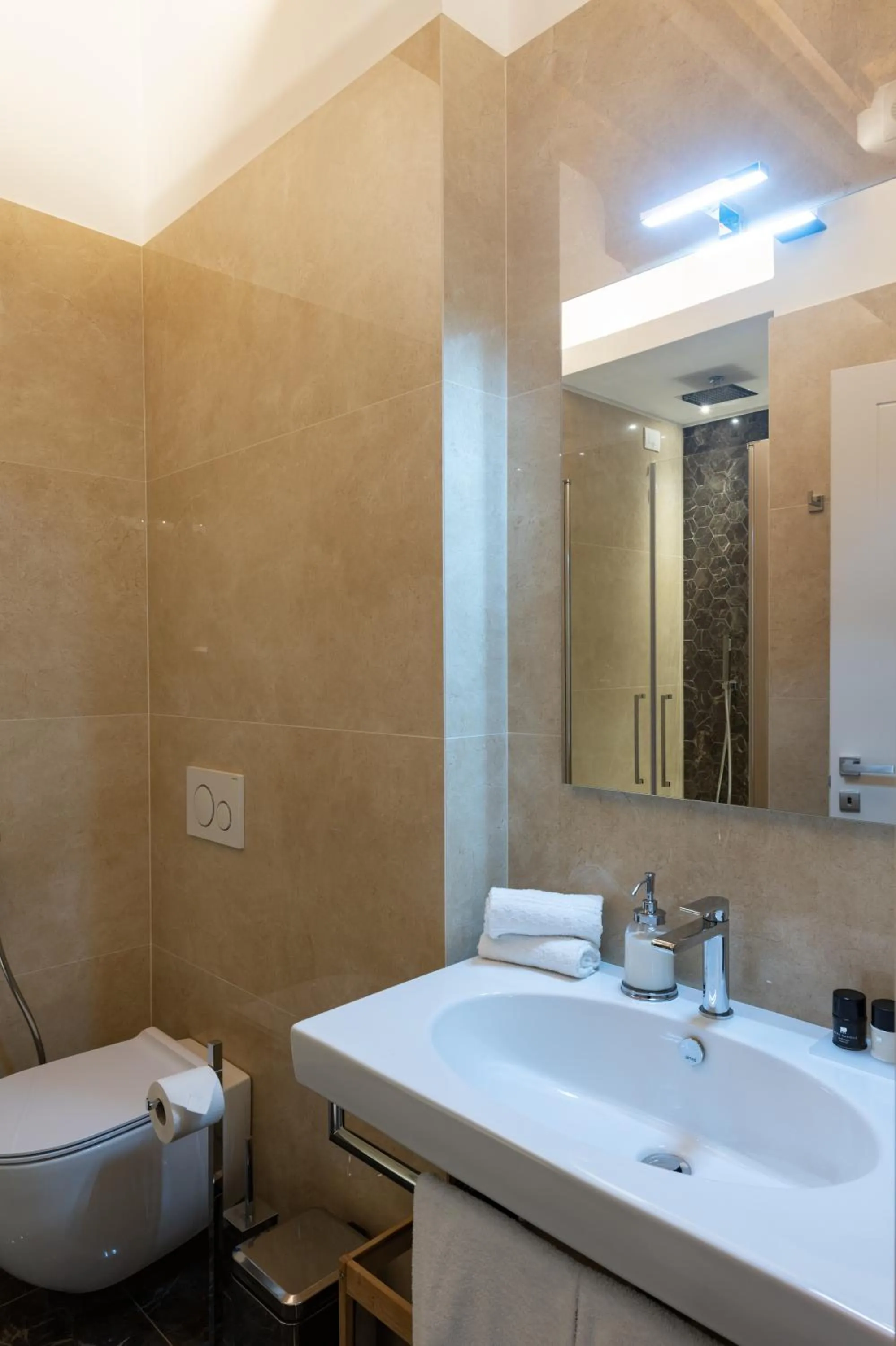 Bathroom in Kairos by Florence Art Apartments