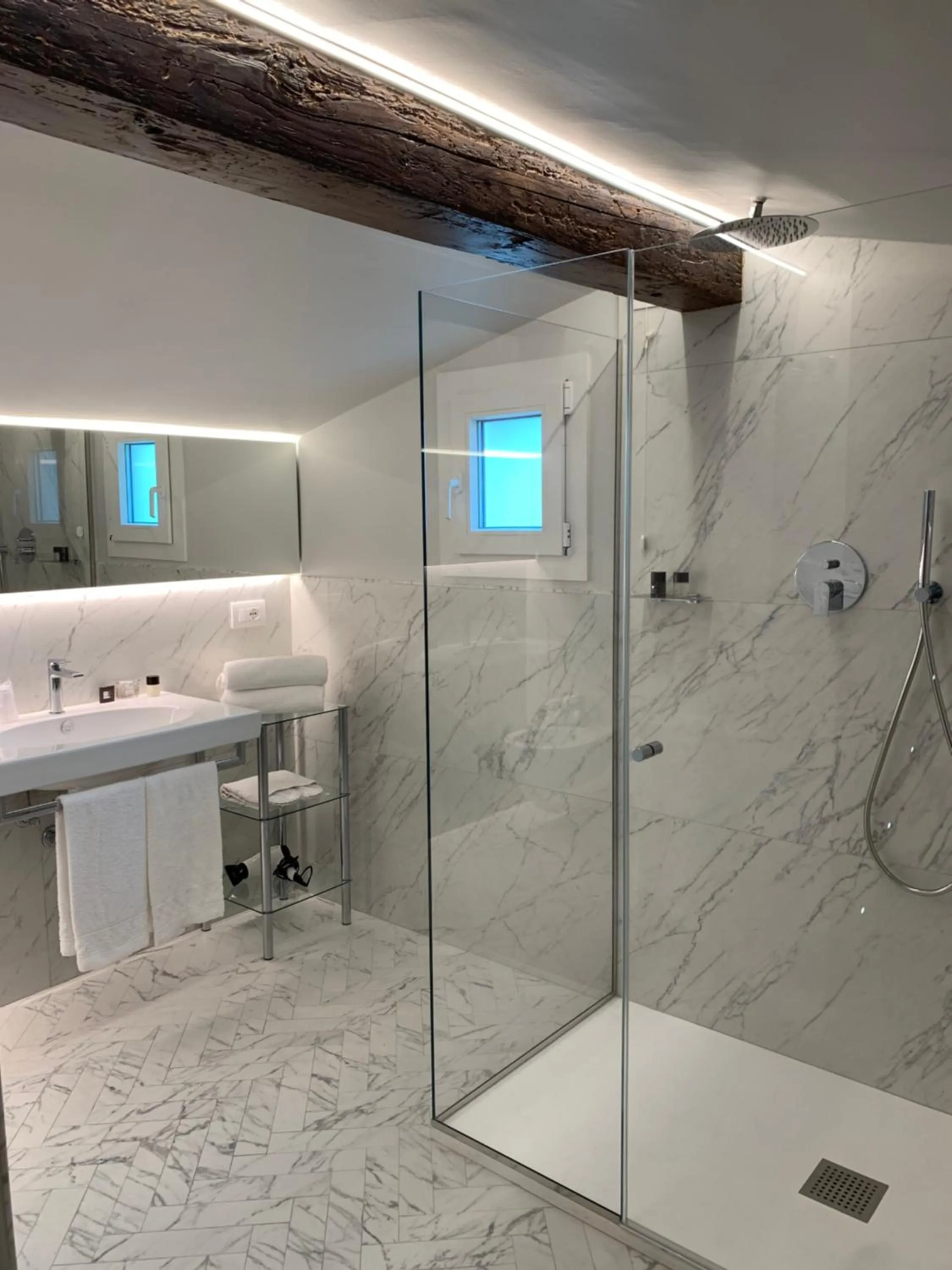 Shower in Kairos by Florence Art Apartments