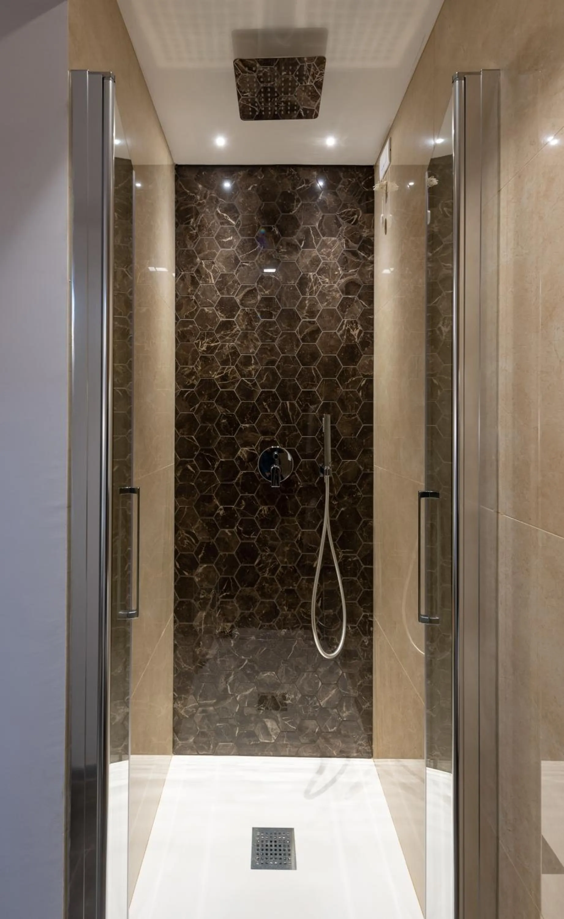 Shower in Kairos by Florence Art Apartments