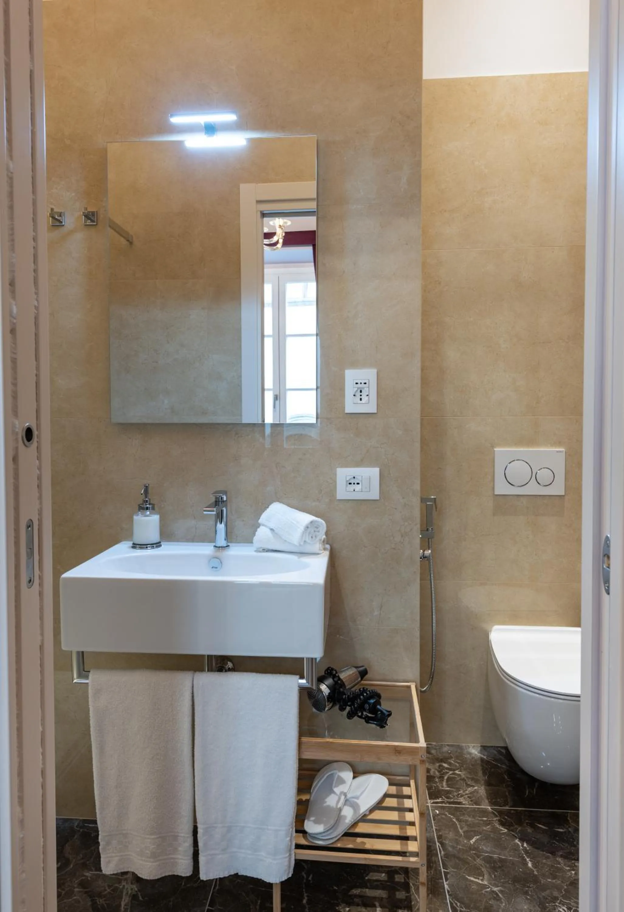 Bathroom in Kairos by Florence Art Apartments