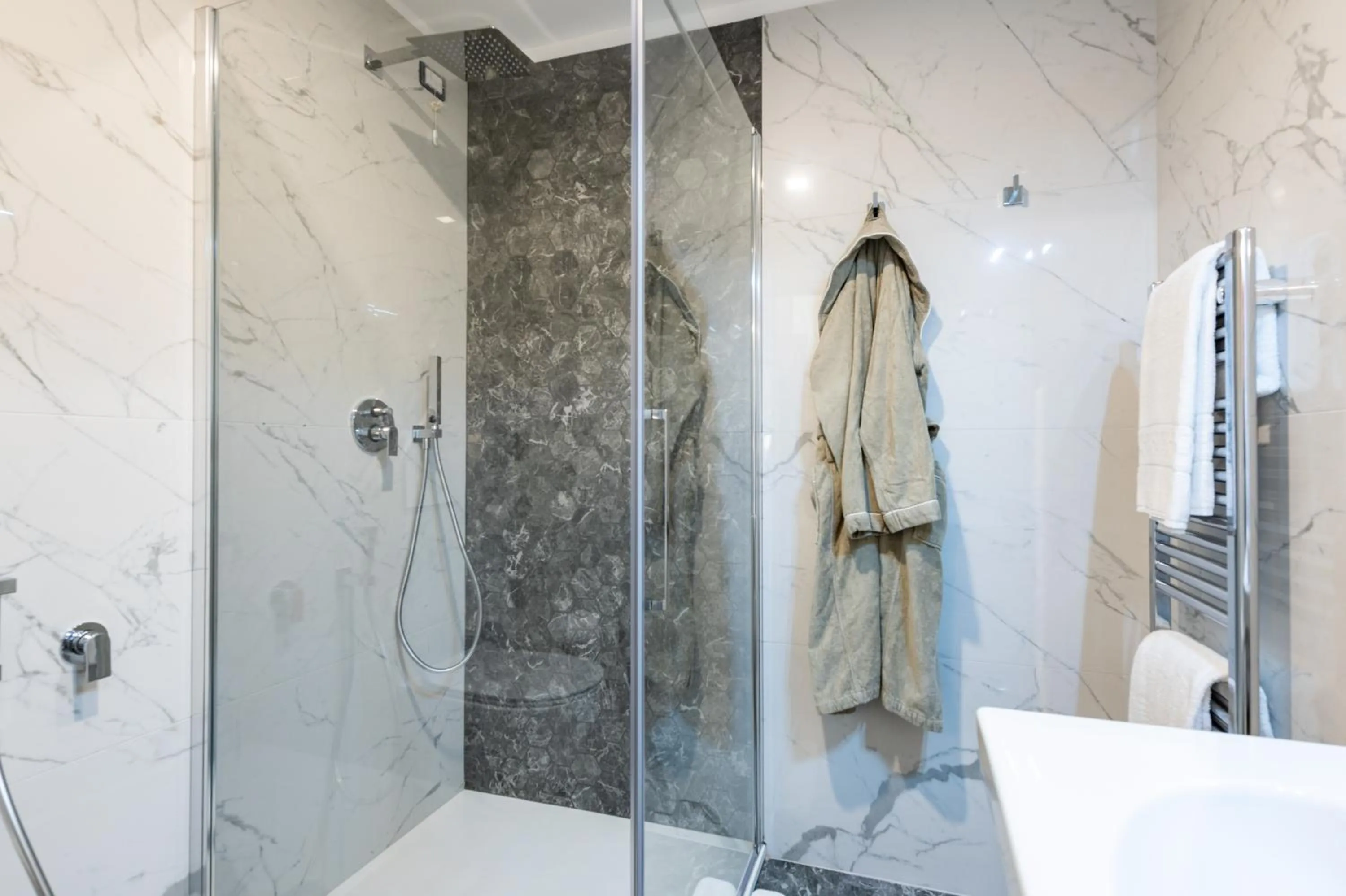 Shower in Kairos by Florence Art Apartments