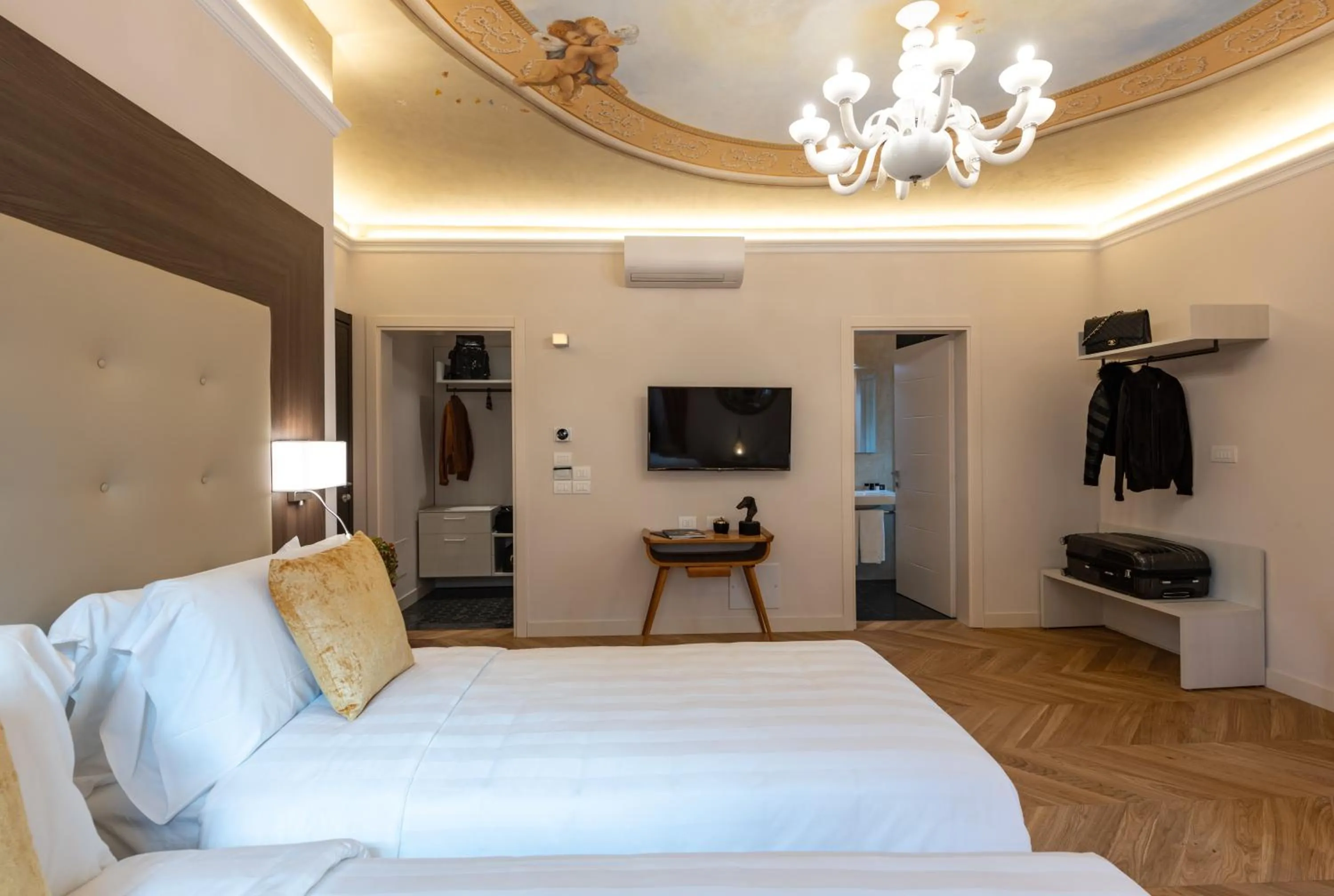 Photo of the whole room, Bed in Kairos by Florence Art Apartments