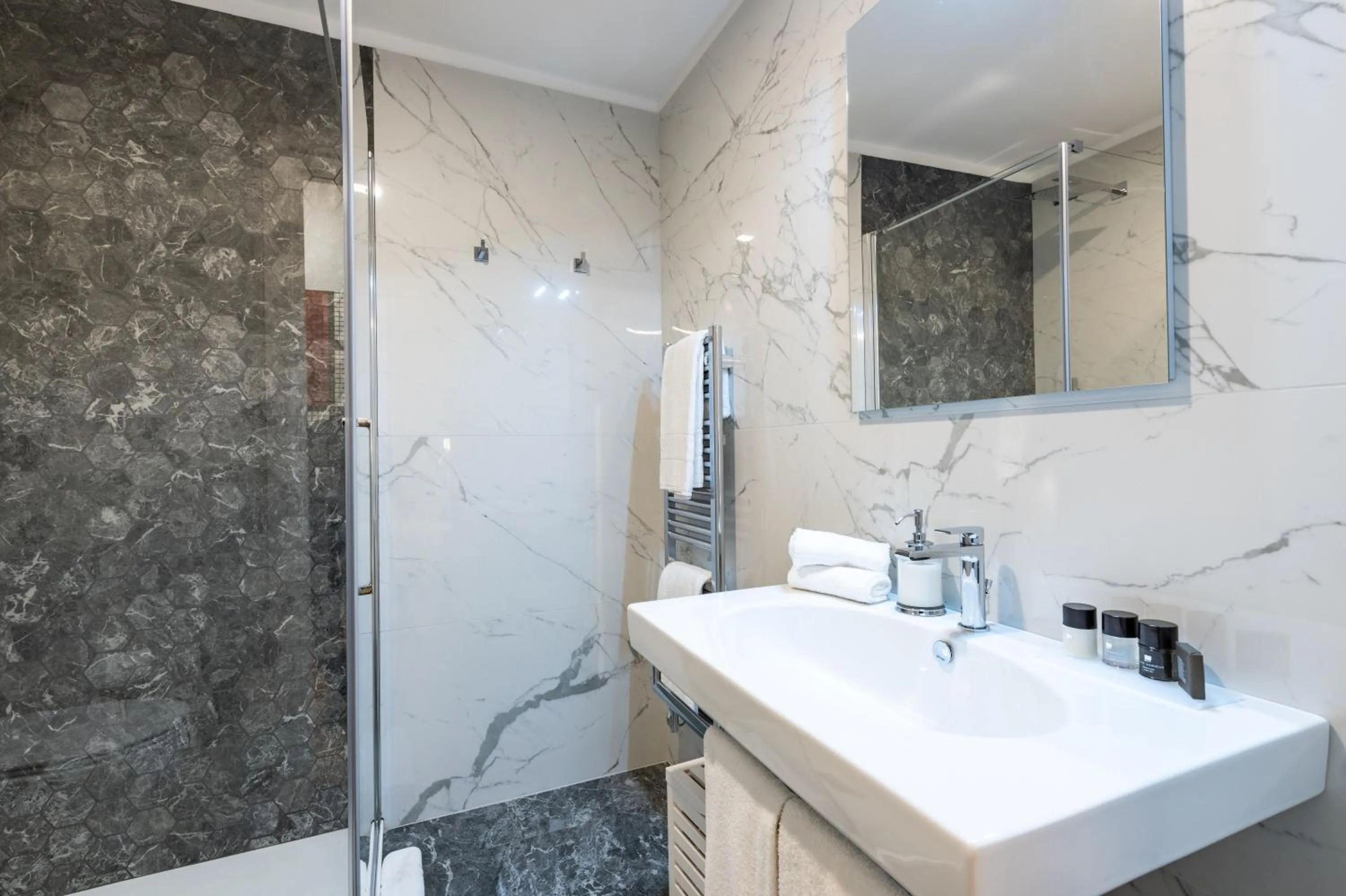 Shower in Kairos by Florence Art Apartments