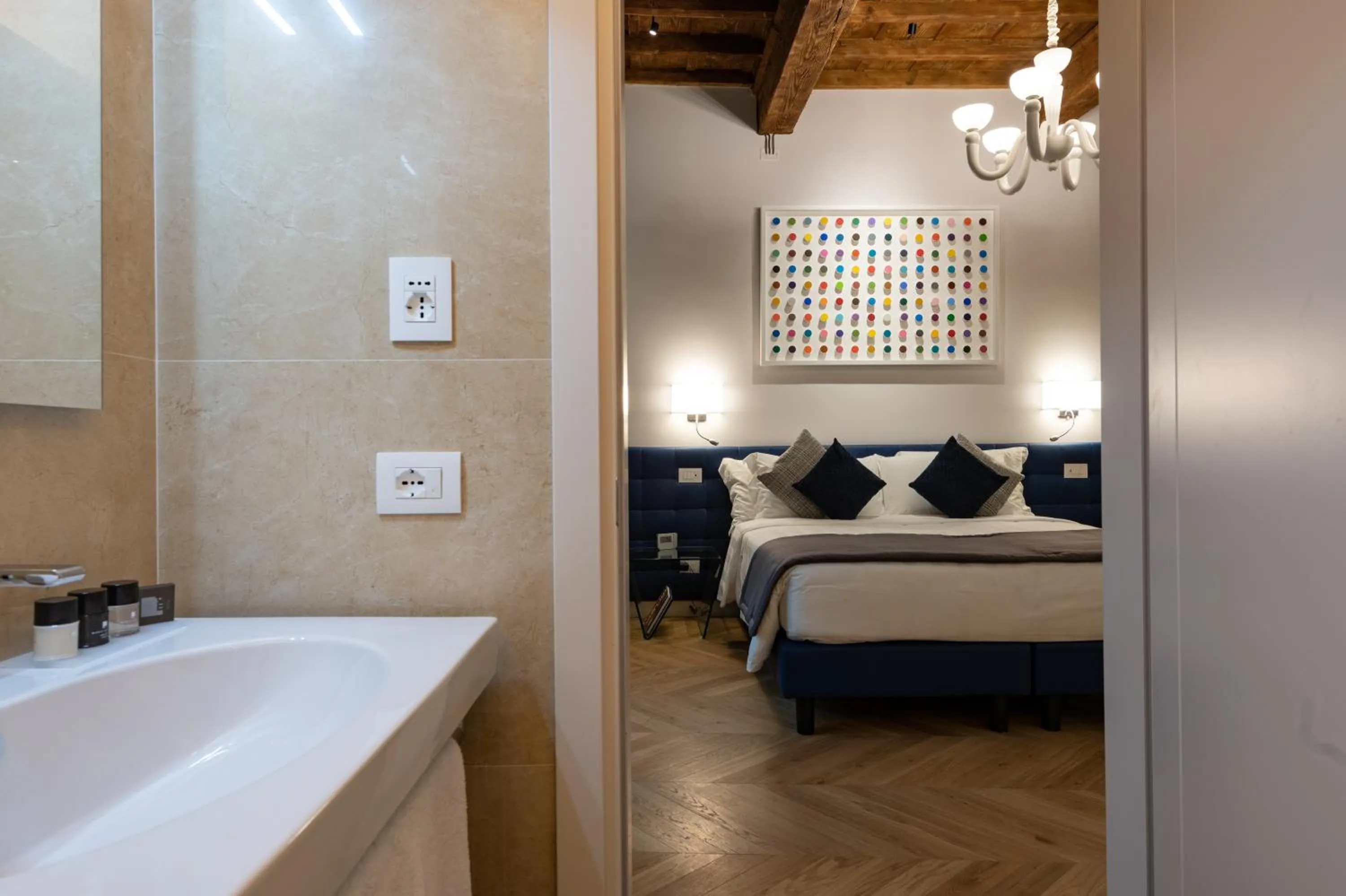 Photo of the whole room, Bed in Kairos by Florence Art Apartments