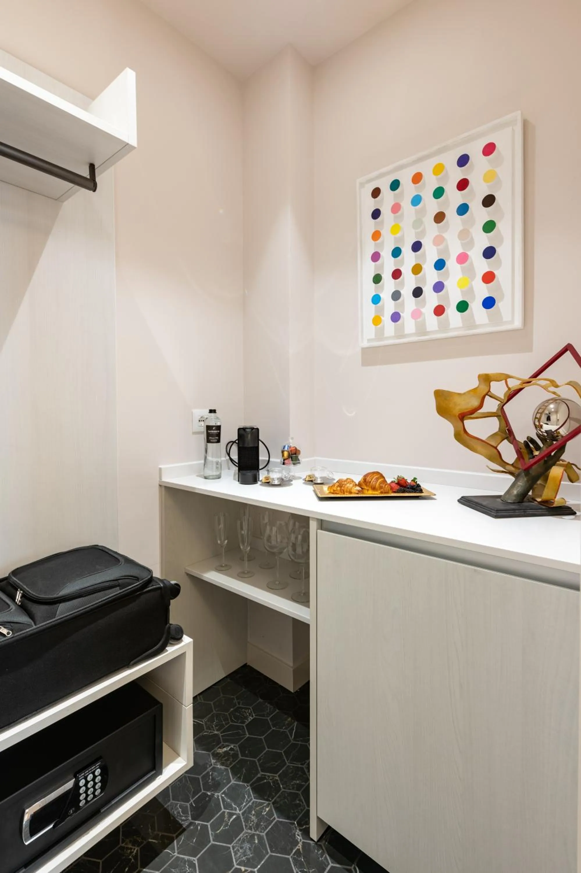 Coffee/tea facilities in Kairos by Florence Art Apartments