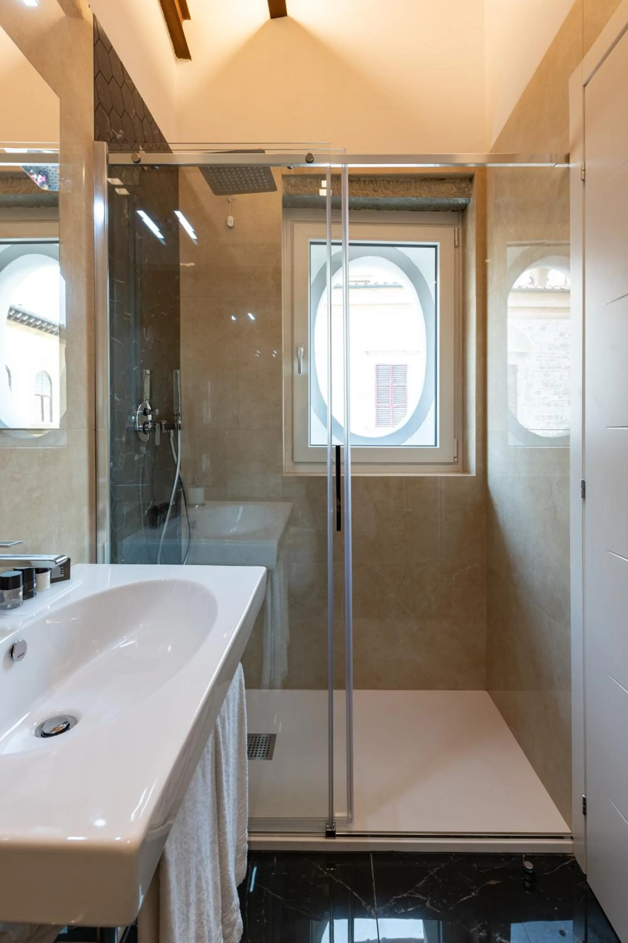 Shower in Kairos by Florence Art Apartments