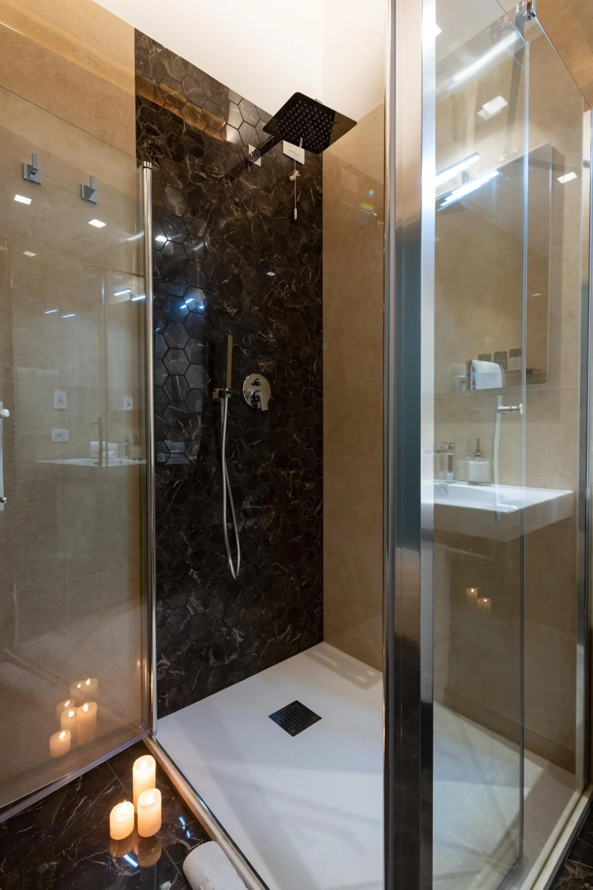 Shower in Kairos by Florence Art Apartments