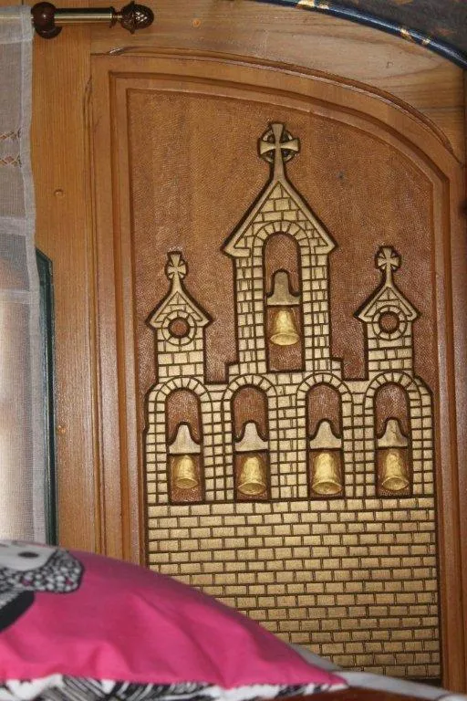 Bed in La roulotte "Les Saintes"