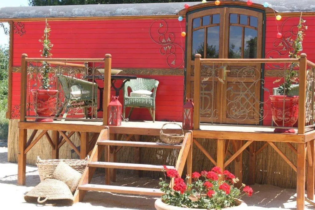 La roulotte "Les Saintes"