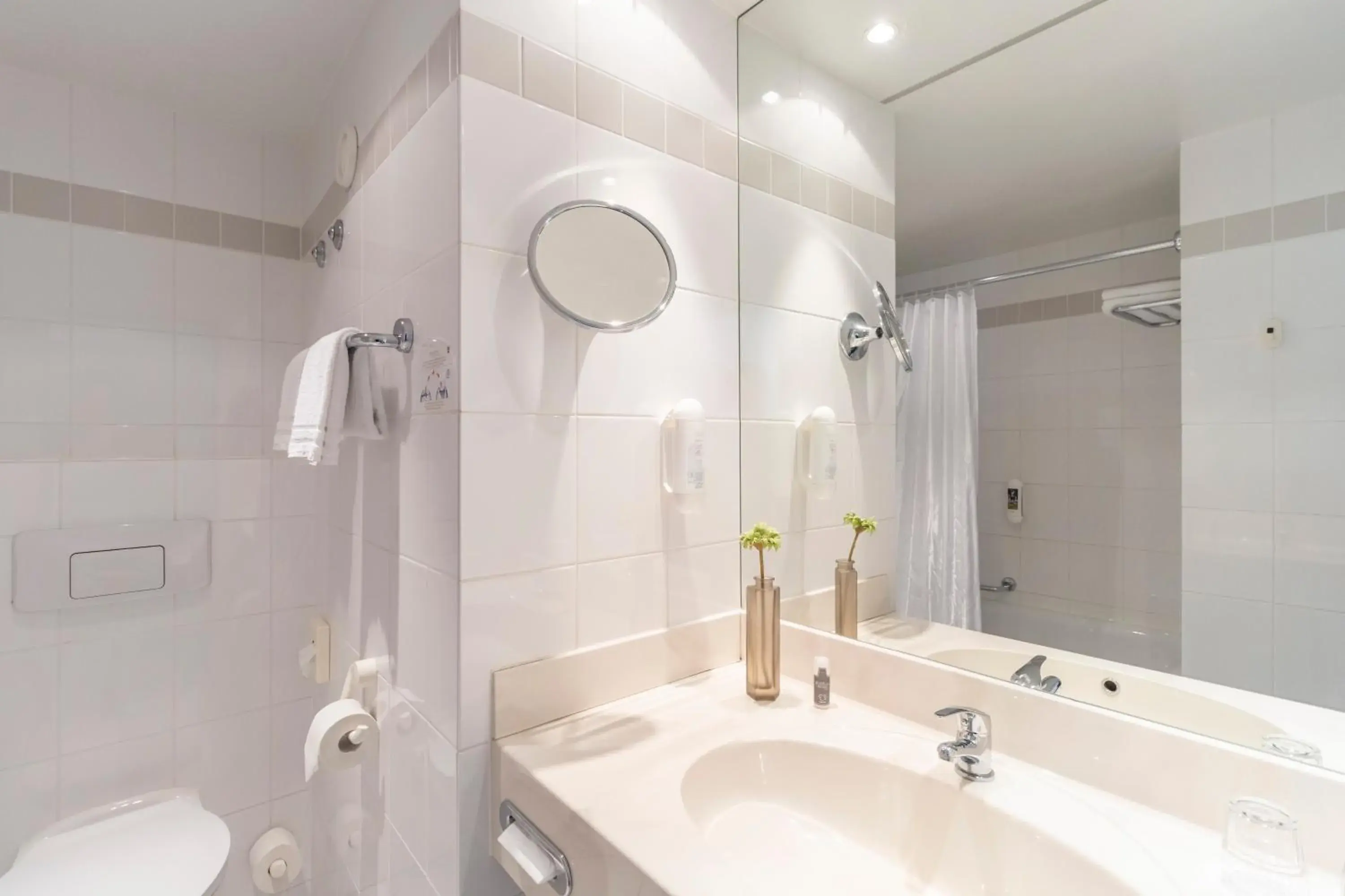 Bathroom in Ramada by Wyndham Hannover Messe Bathroom in Ramada by Wyndham Hannover Messe