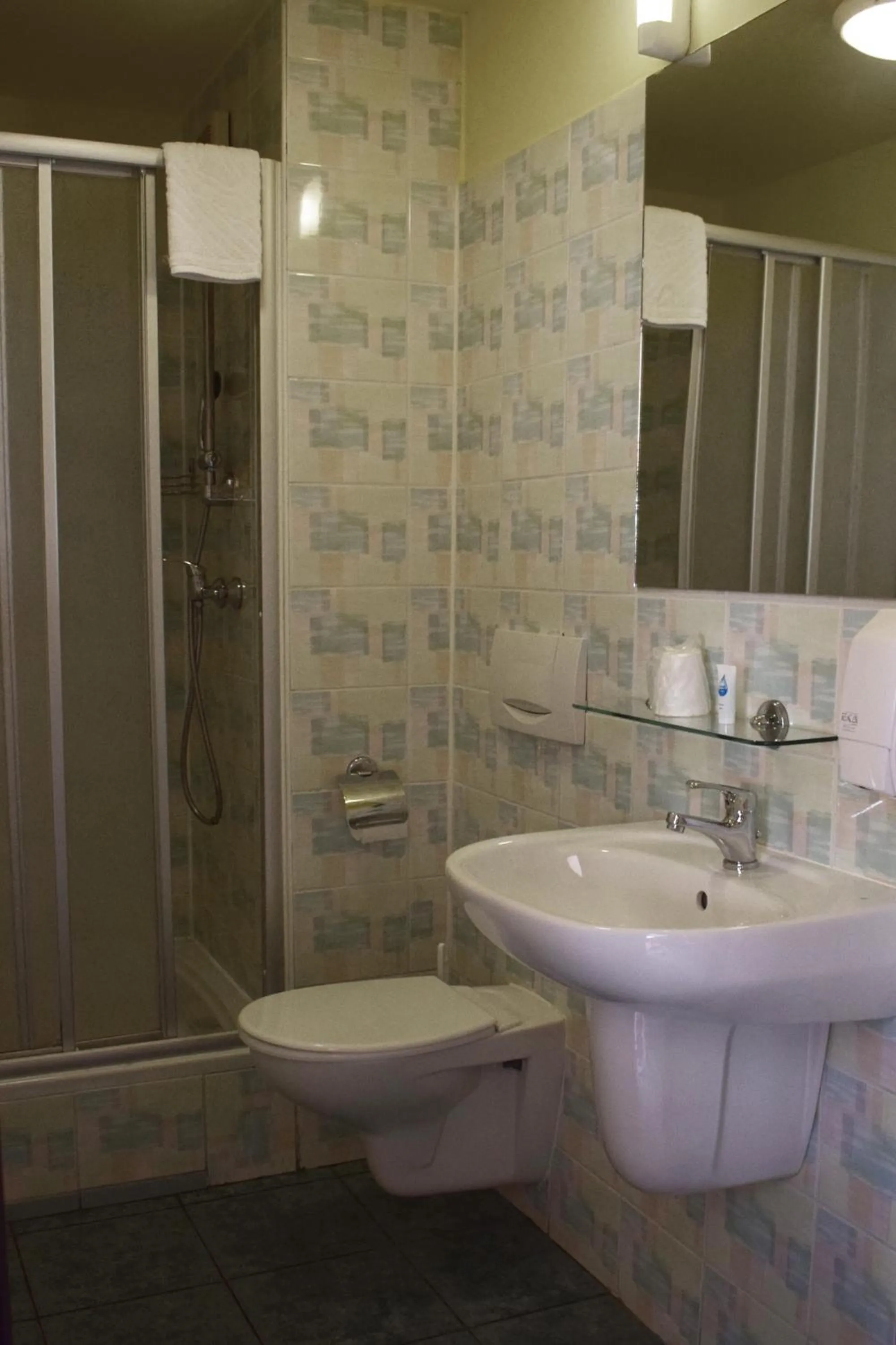 Shower in Hotel Skaut