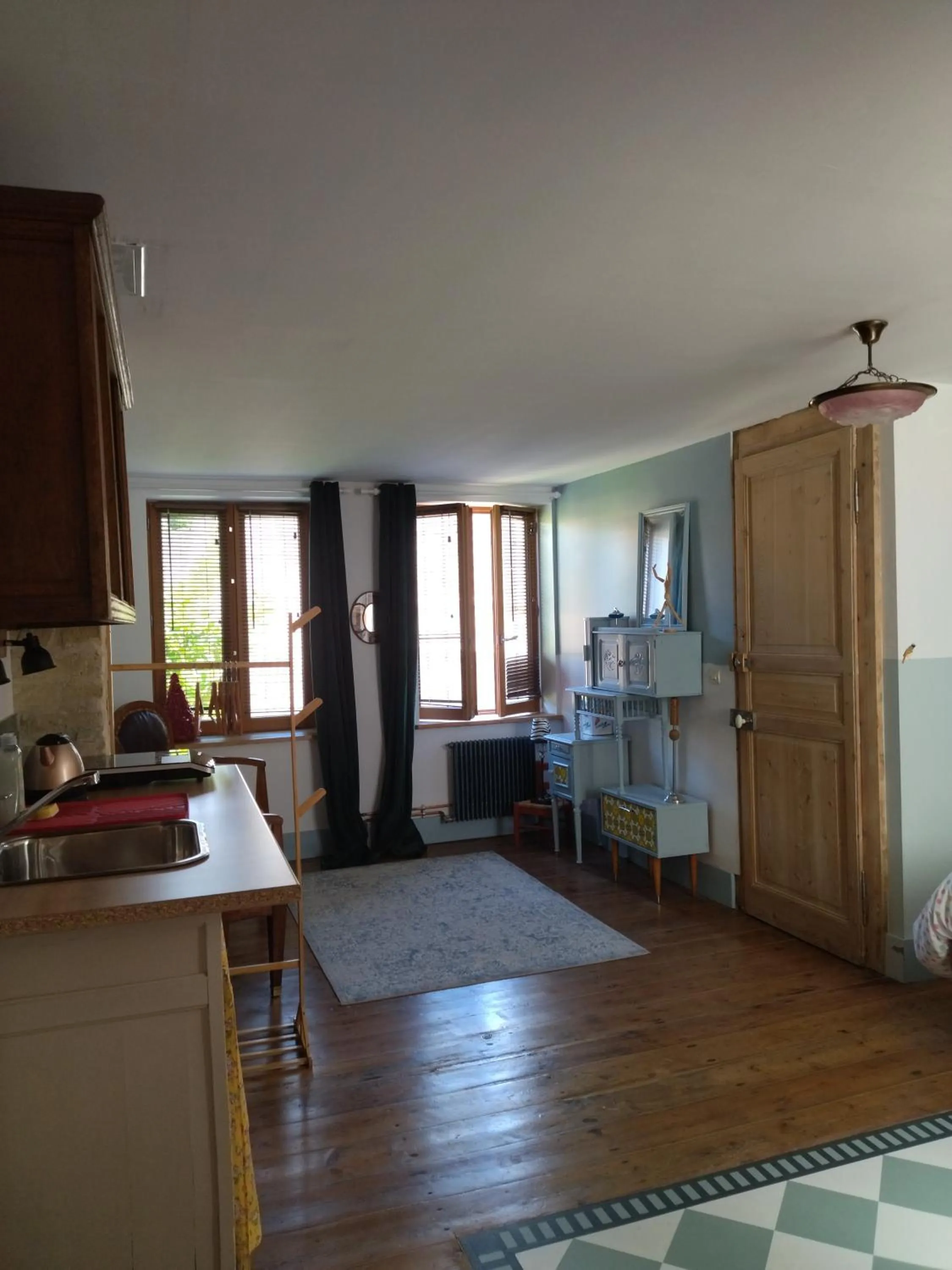 Kitchen or kitchenette in chambres d'hôtes Le Carillon