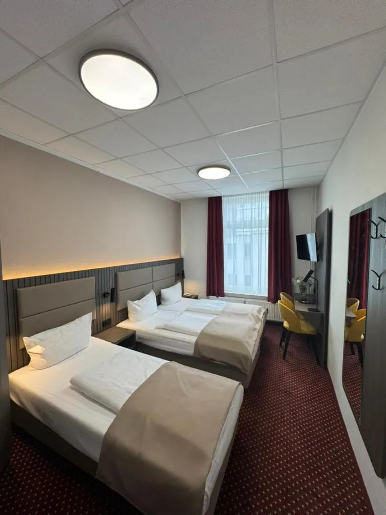 Bed in Hotel Lumen am Hauptbahnhof