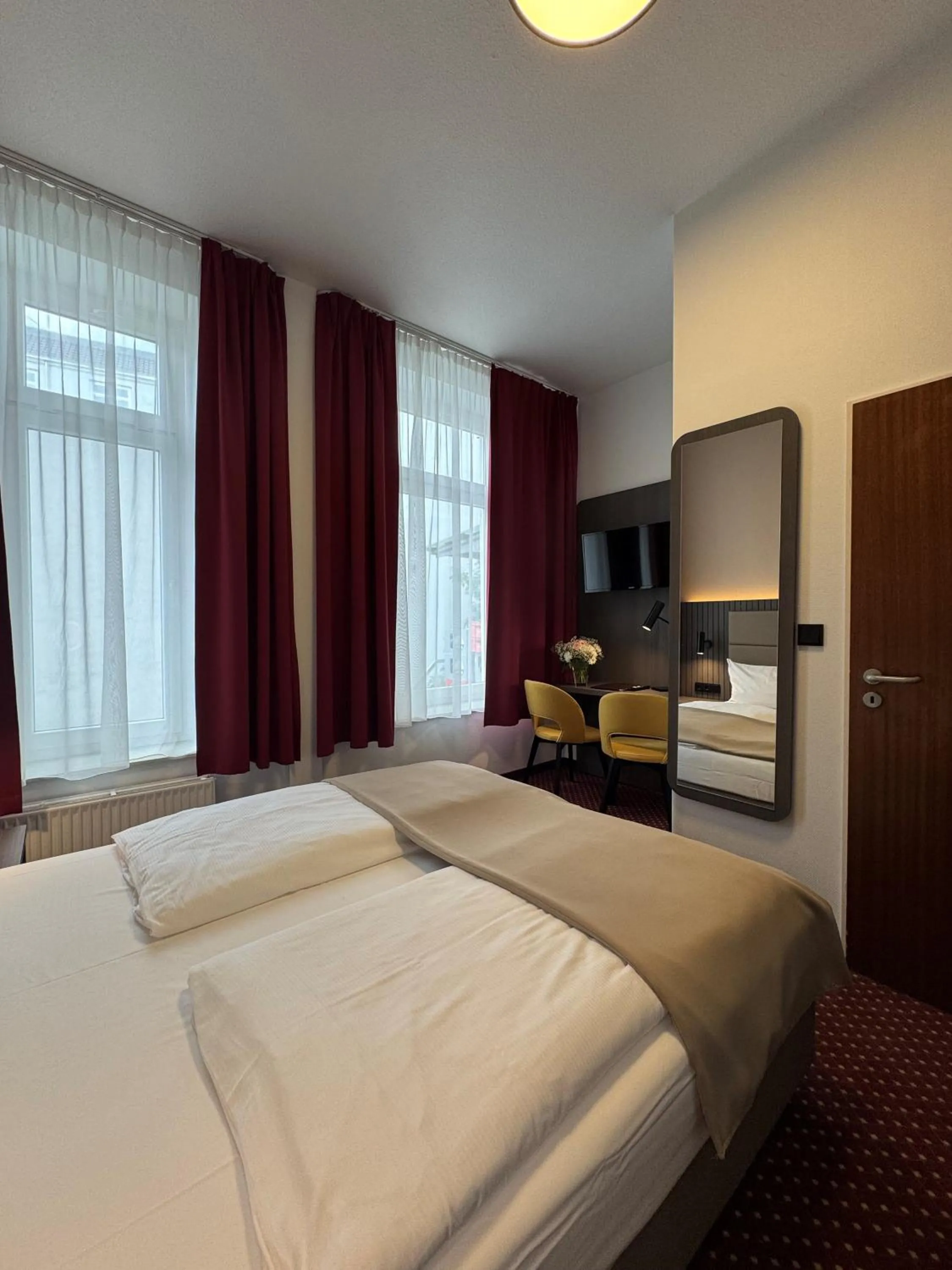 Bed in Hotel Lumen am Hauptbahnhof