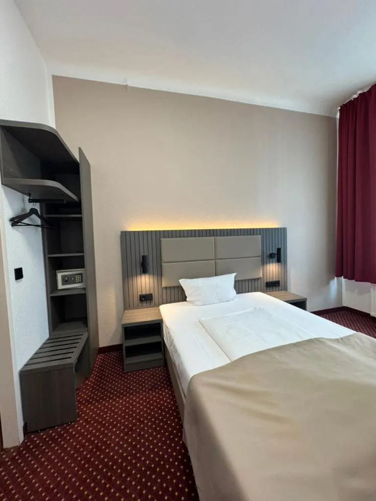 Bed in Hotel Lumen am Hauptbahnhof