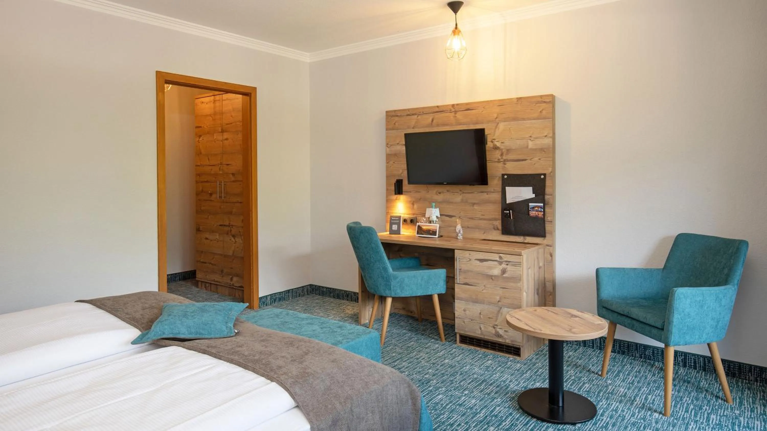 Photo of the whole room, Bed in Das Wiesgauer - Alpenhotel Inzell