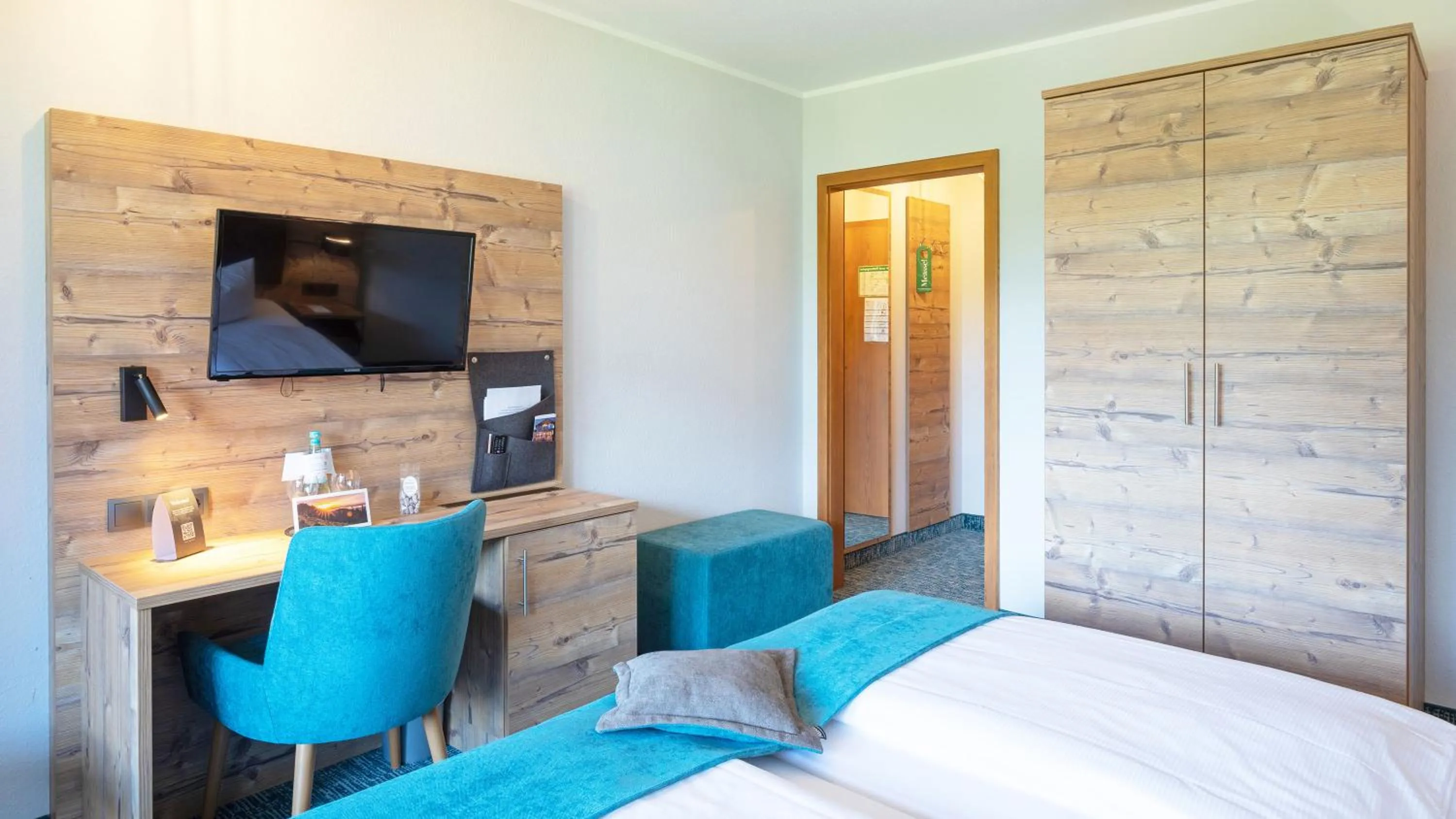 TV and multimedia, Bed in Das Wiesgauer - Alpenhotel Inzell