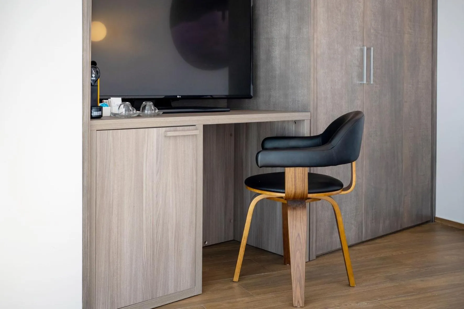 TV and multimedia in Grand Hotel Faraglioni