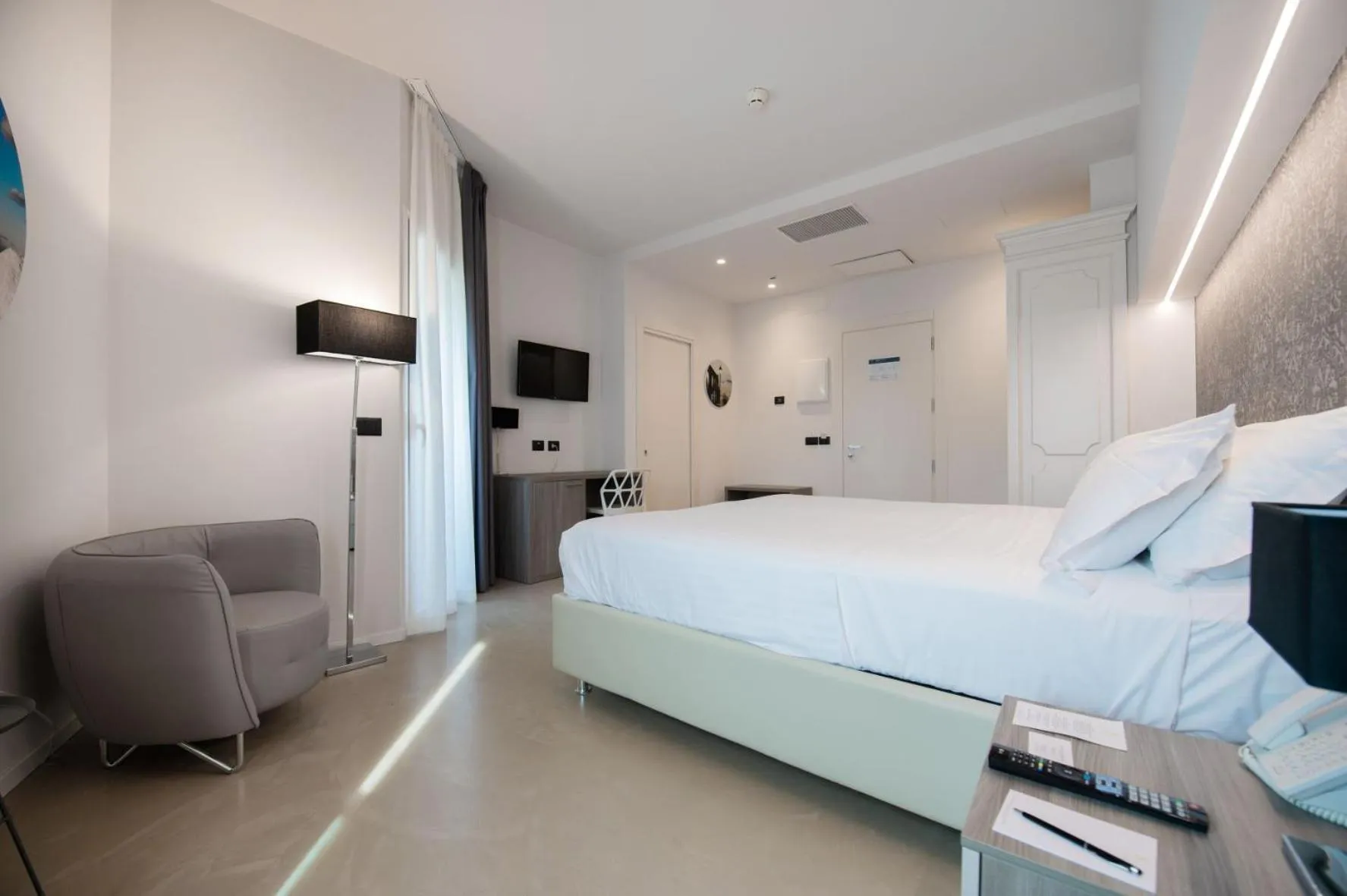 Bedroom, Bed in Grand Hotel Faraglioni