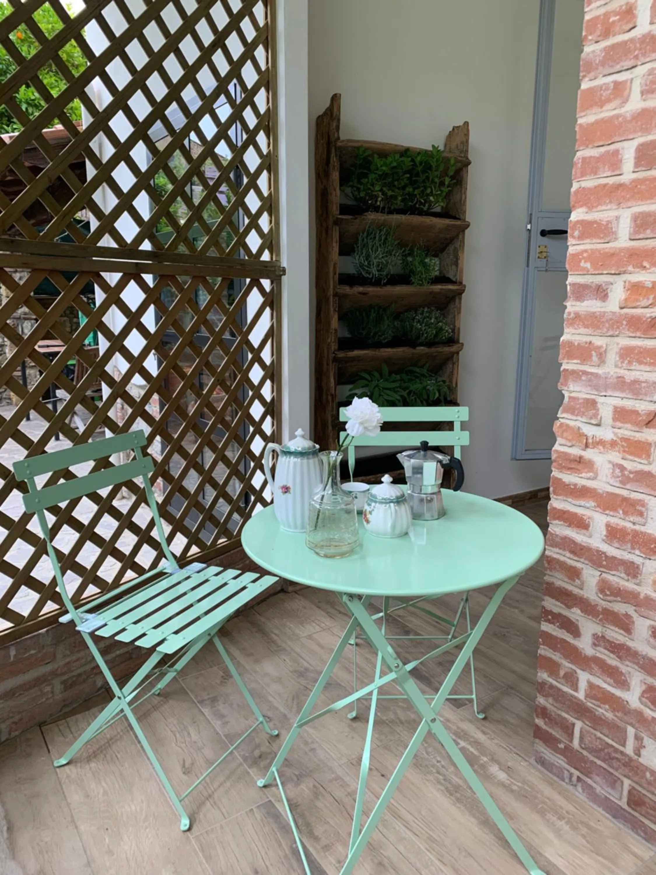 Patio in Il giardino dei limoni