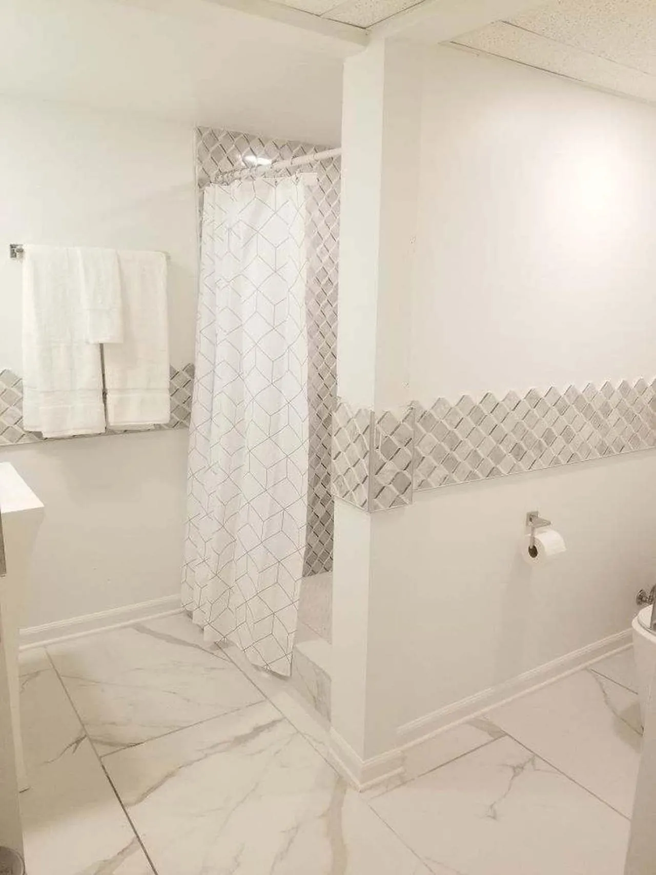 Bathroom in 7BR- SLEEPS 15! Celebrity Villa! Great Rates!!