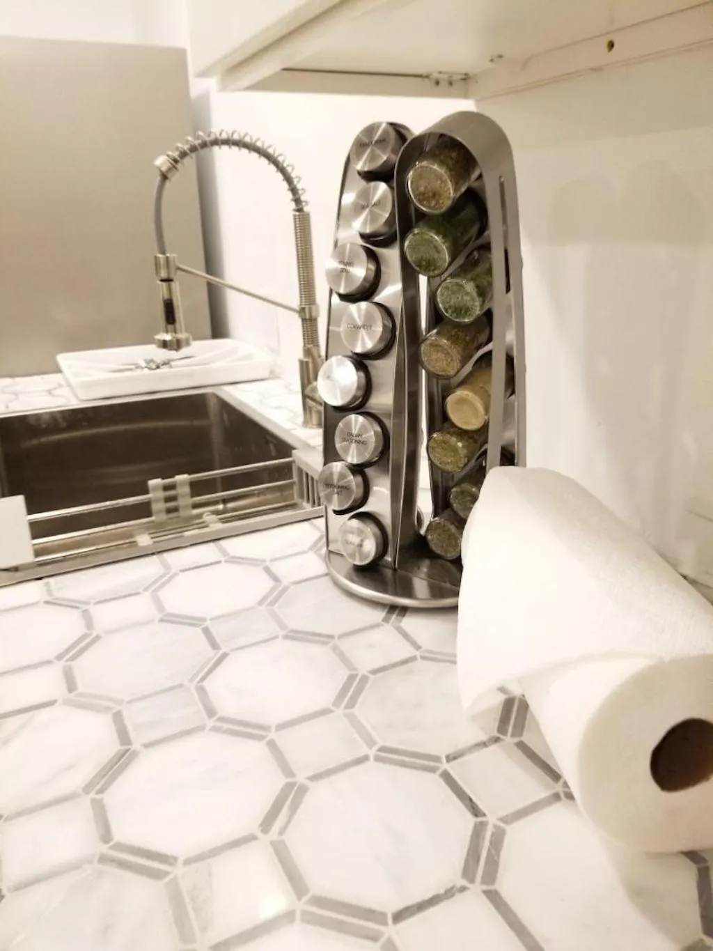 Kitchen or kitchenette in 7BR- SLEEPS 15! Celebrity Villa! Great Rates!!