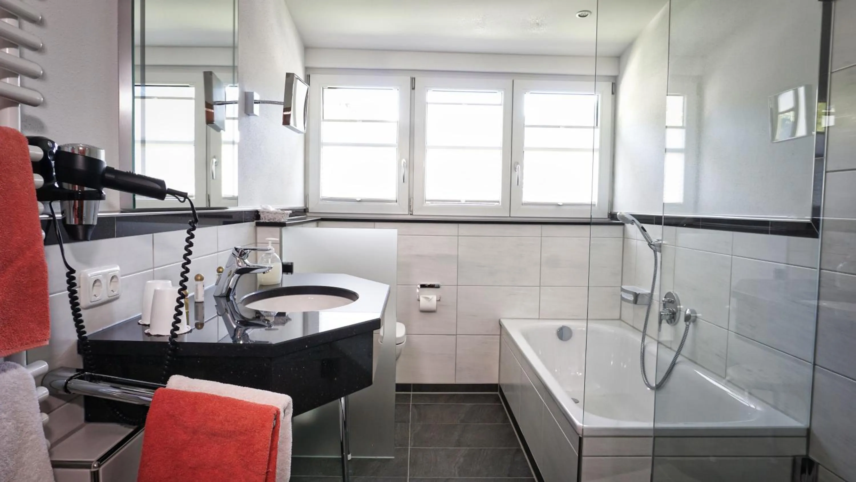 Photo of the whole room in Hotel Landhaus Feldmeier ***S