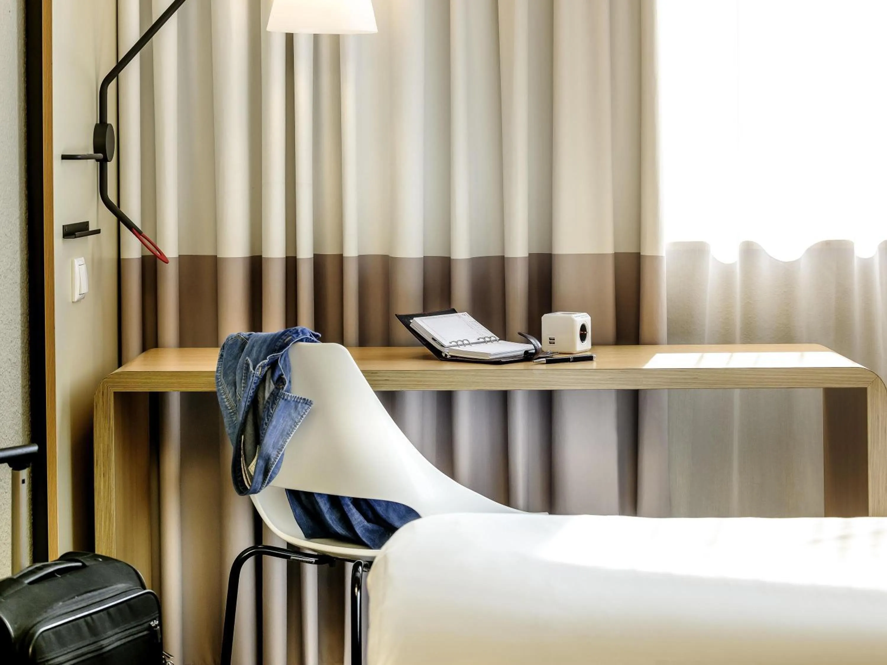 Bedroom, Bed in ibis Berlin Mitte