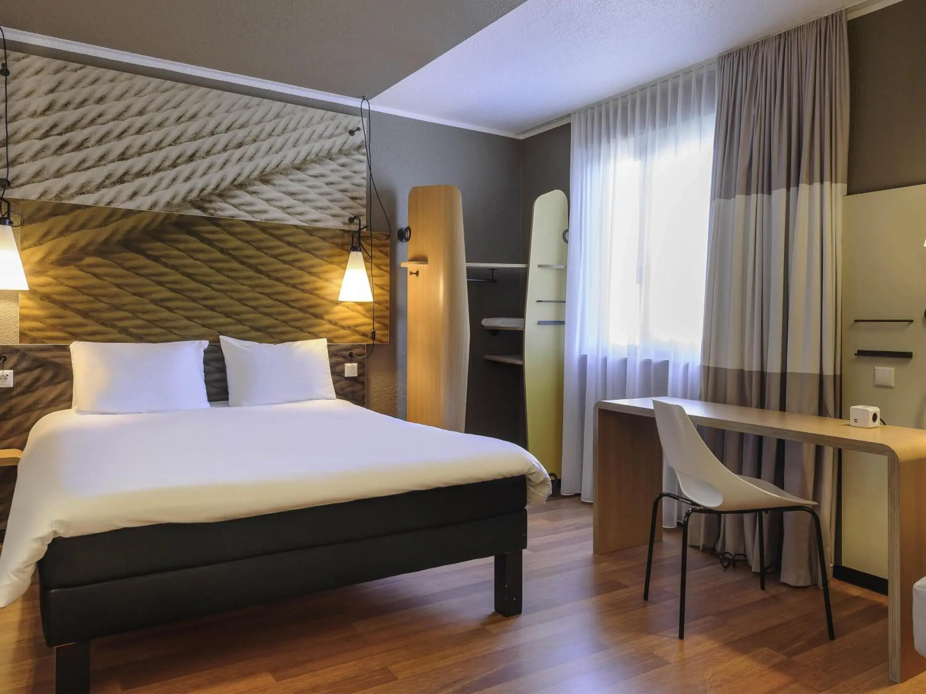 Bedroom, Bed in ibis Berlin Mitte Bedroom, Bed in ibis Berlin Mitte