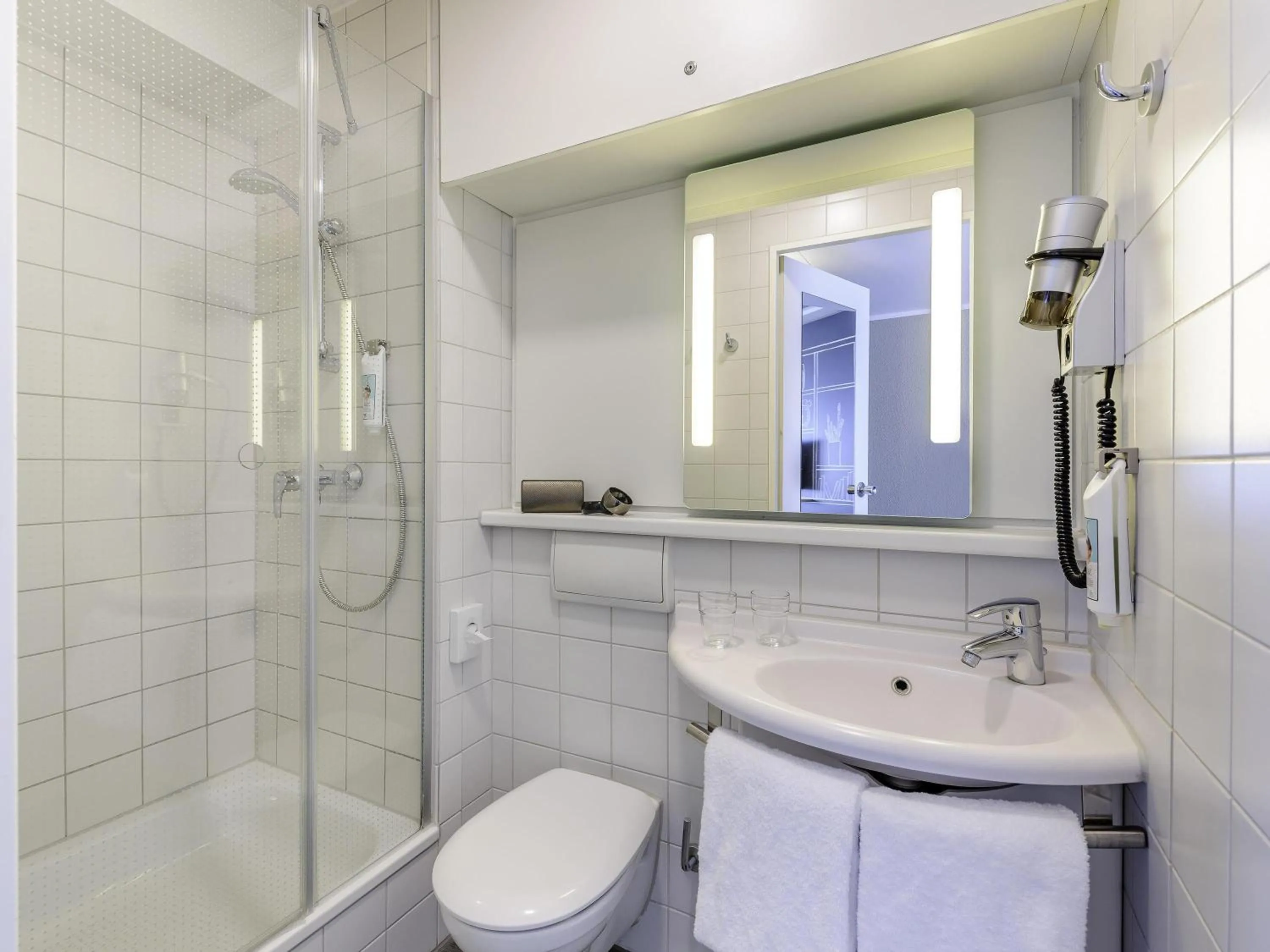 Bedroom in ibis Berlin Mitte