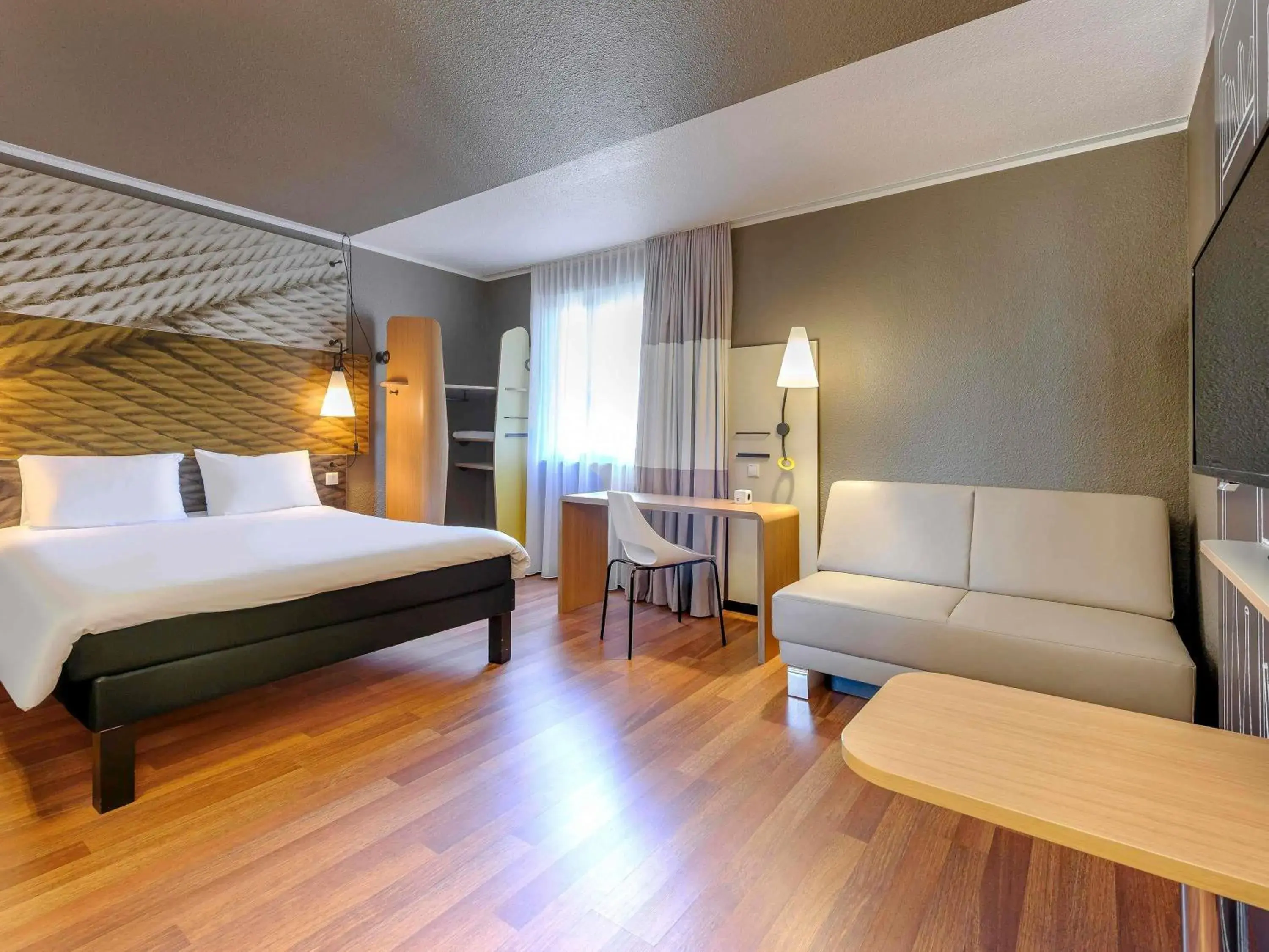 Bedroom, Bed in ibis Berlin Mitte Bedroom, Bed in ibis Berlin Mitte