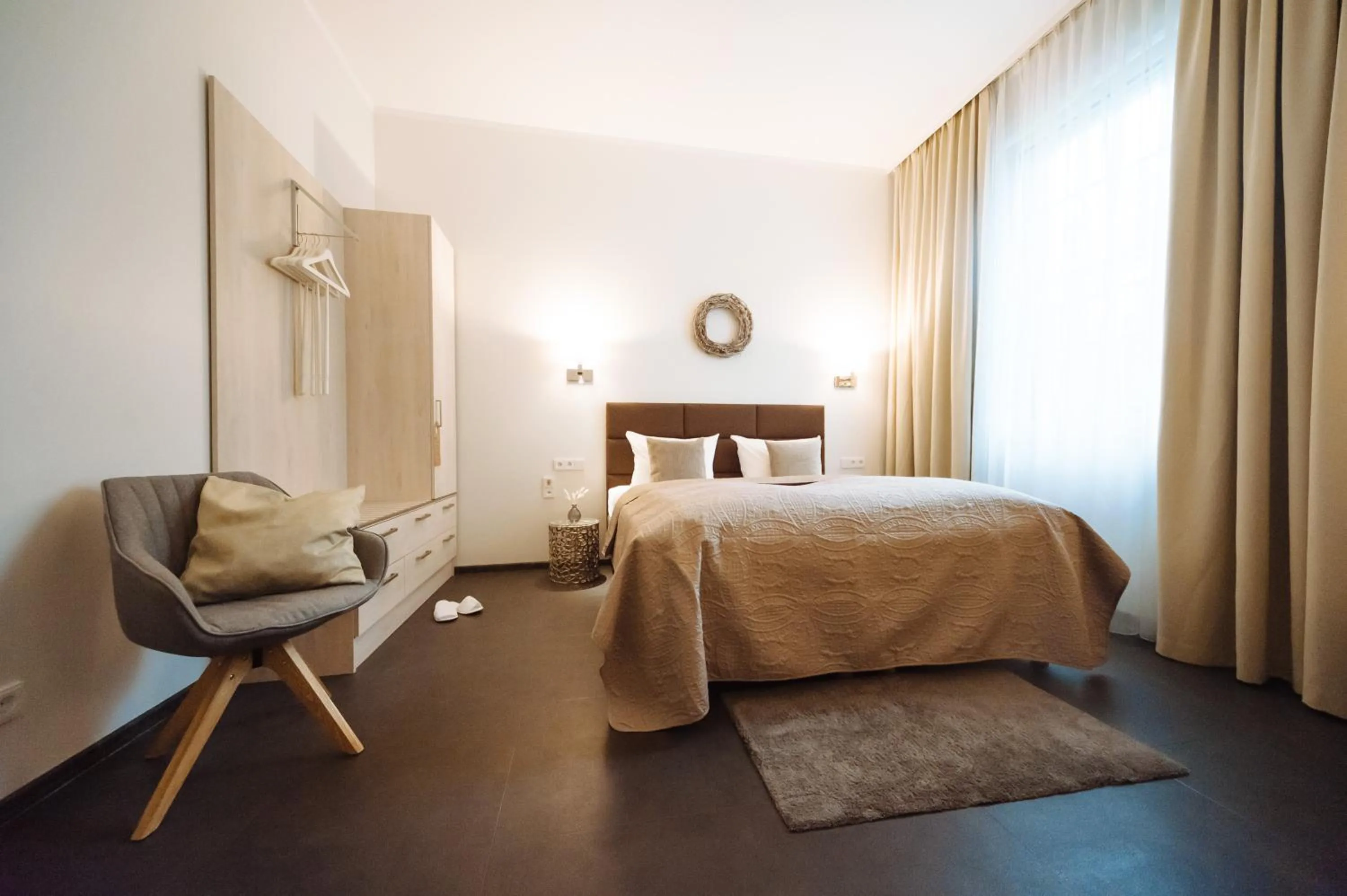 Facility for disabled guests, Bed in Landhotel Potsdam