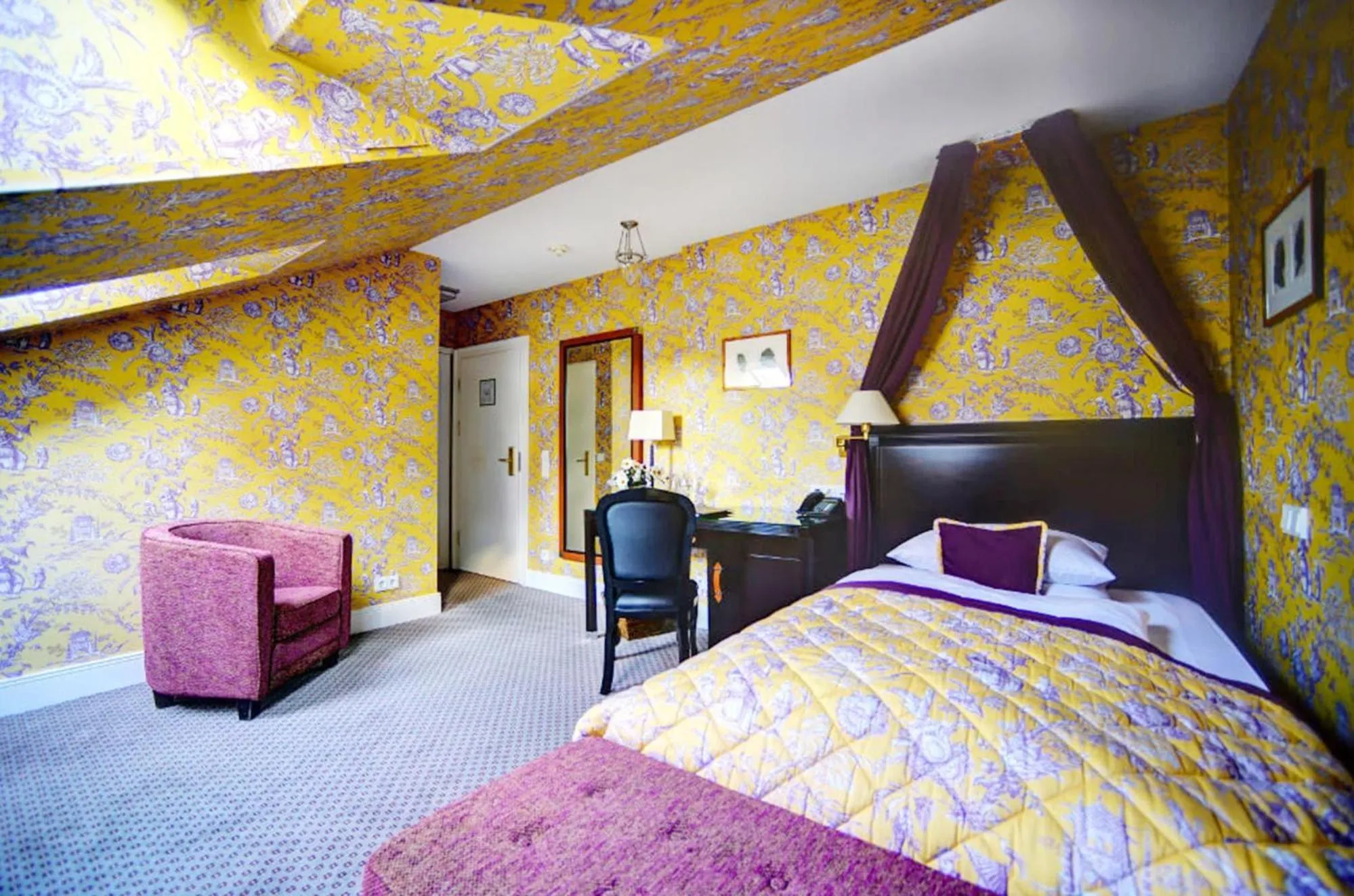 Bed in Gräflicher Park Health & Balance Resort