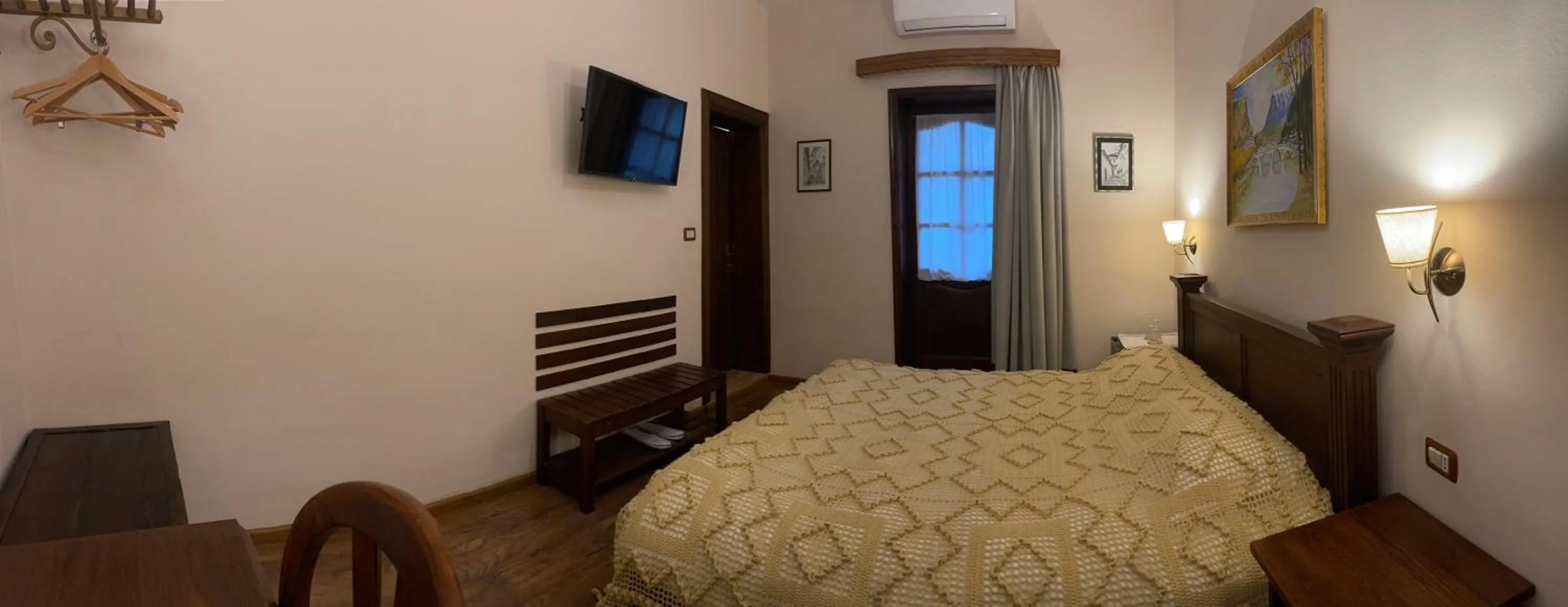 Bed in Hotel Mangalemi