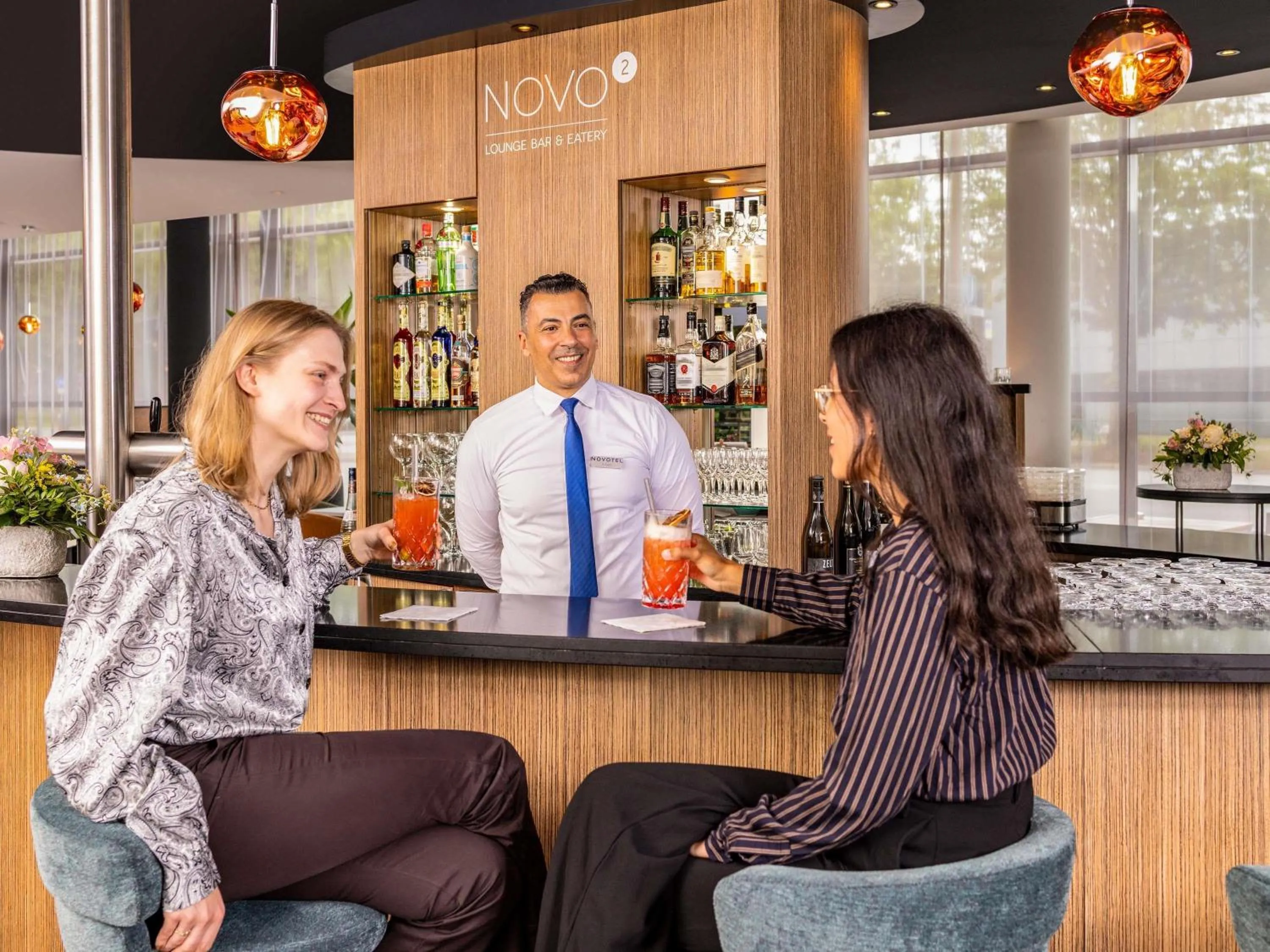 Lounge or bar in Novotel Hamburg City Alster