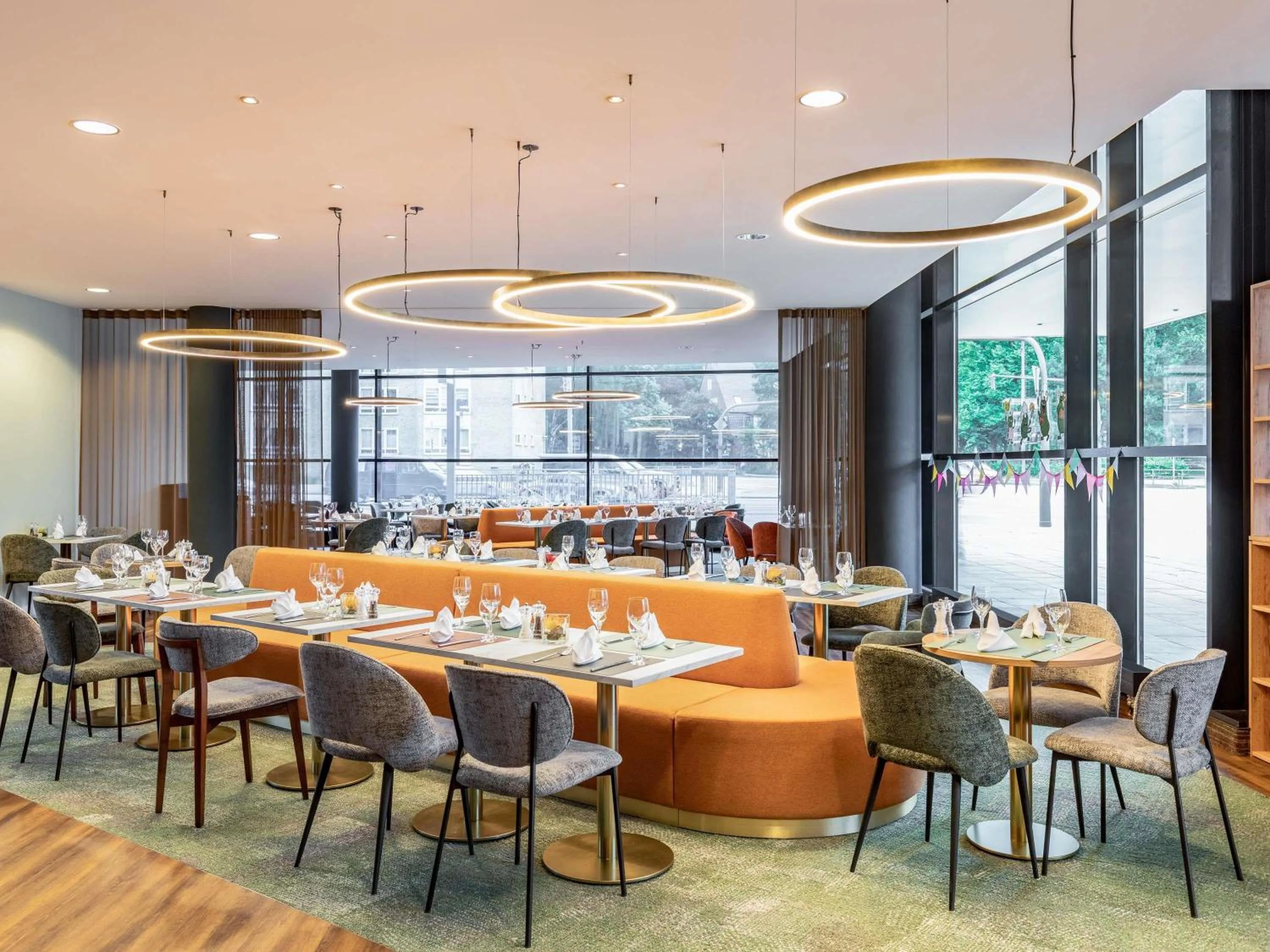 Restaurant/places to eat in Novotel Hamburg City Alster