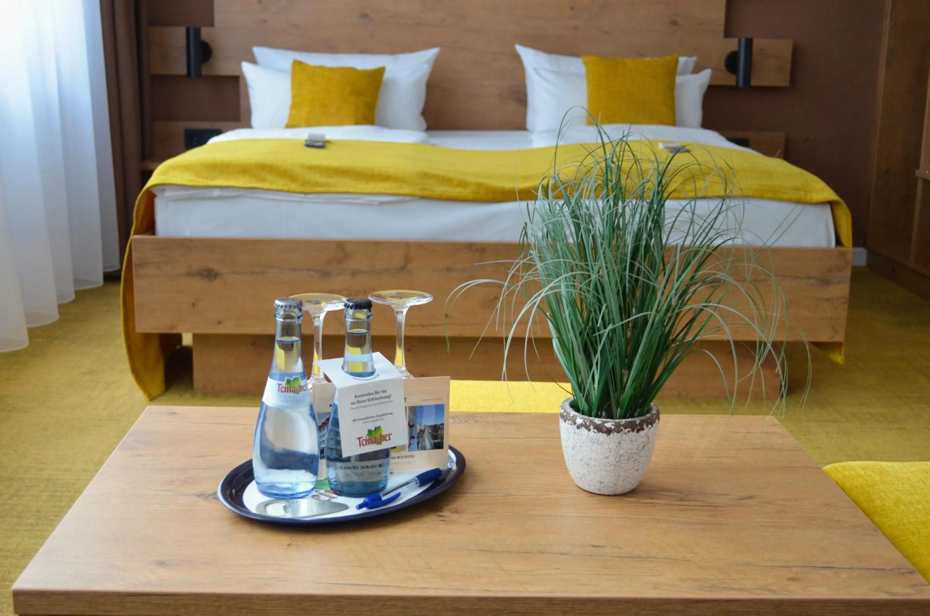 Drinks, Bed in Hotel Am Markt