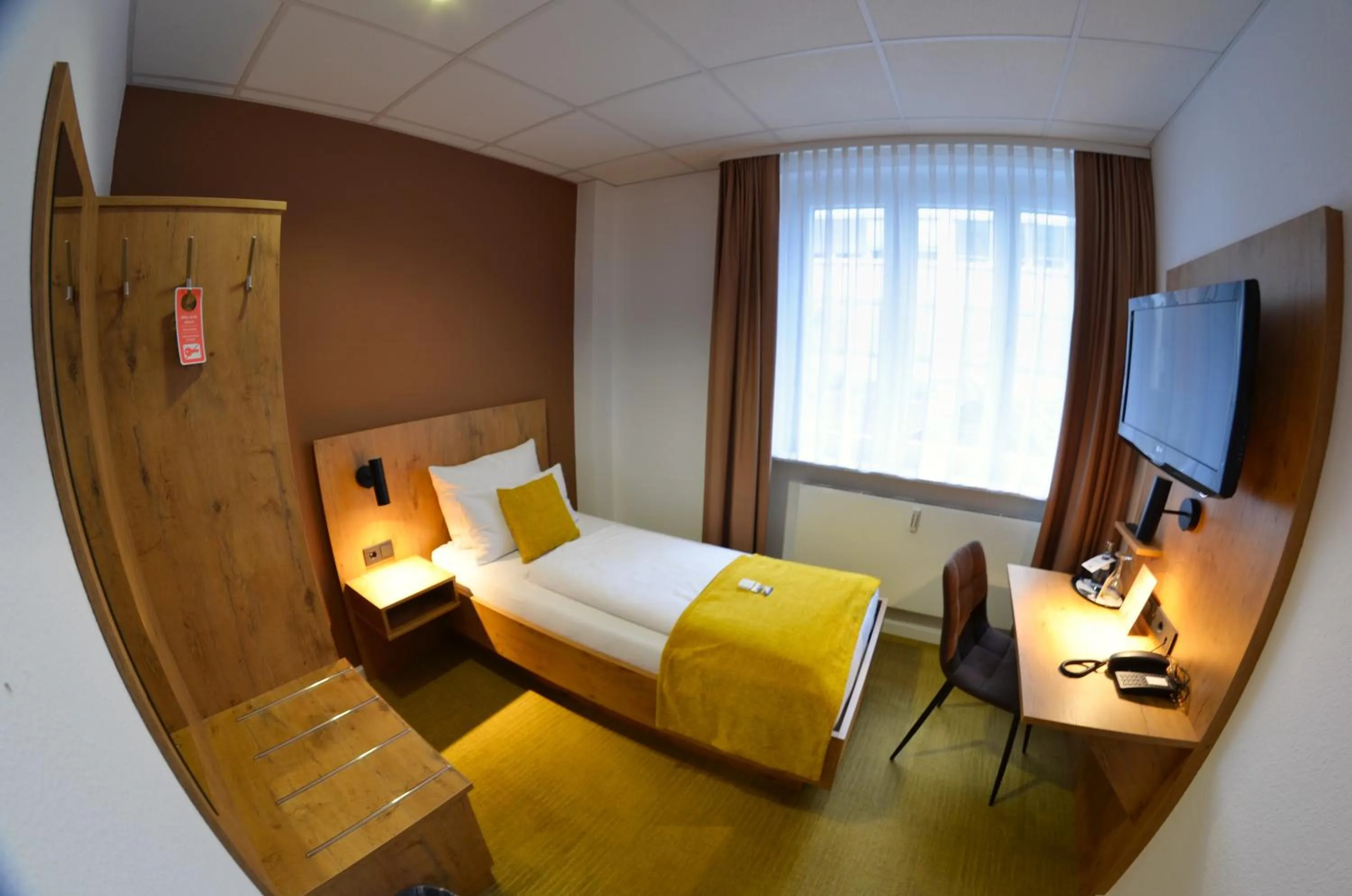 Photo of the whole room, Bed in Hotel Am Markt