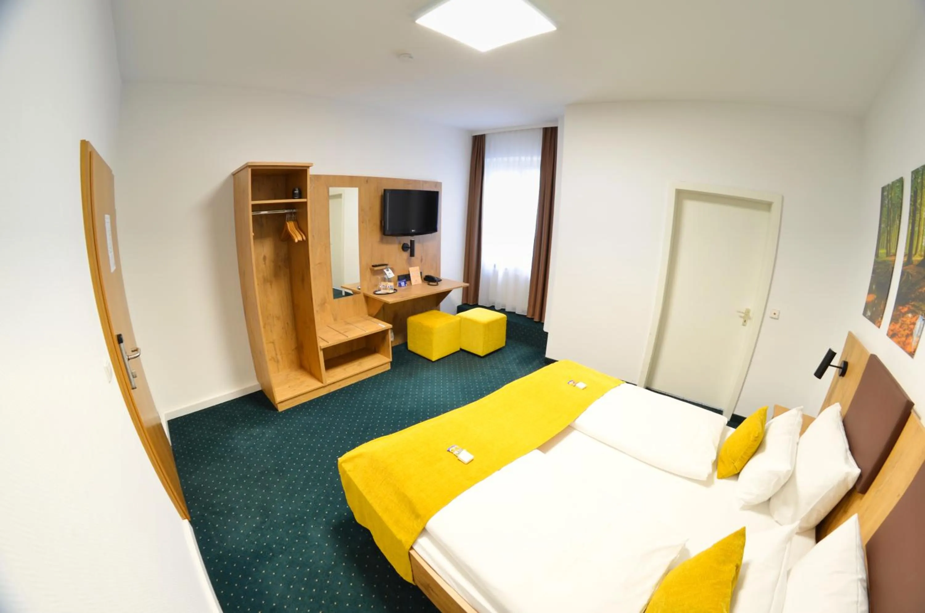 Photo of the whole room, Bed in Hotel Am Markt